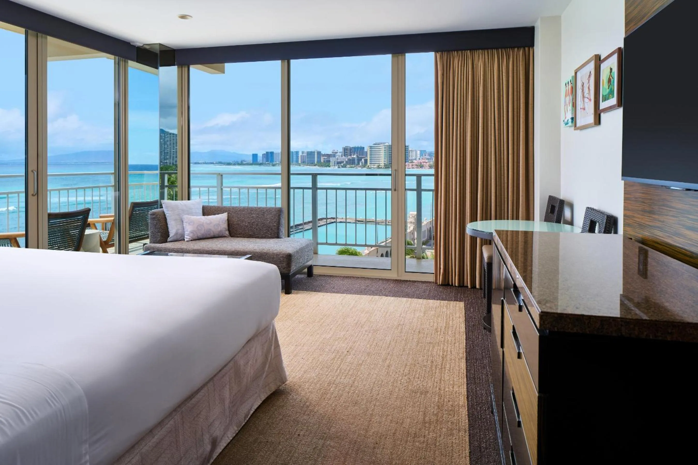 Bed in Kaimana Beach Hotel