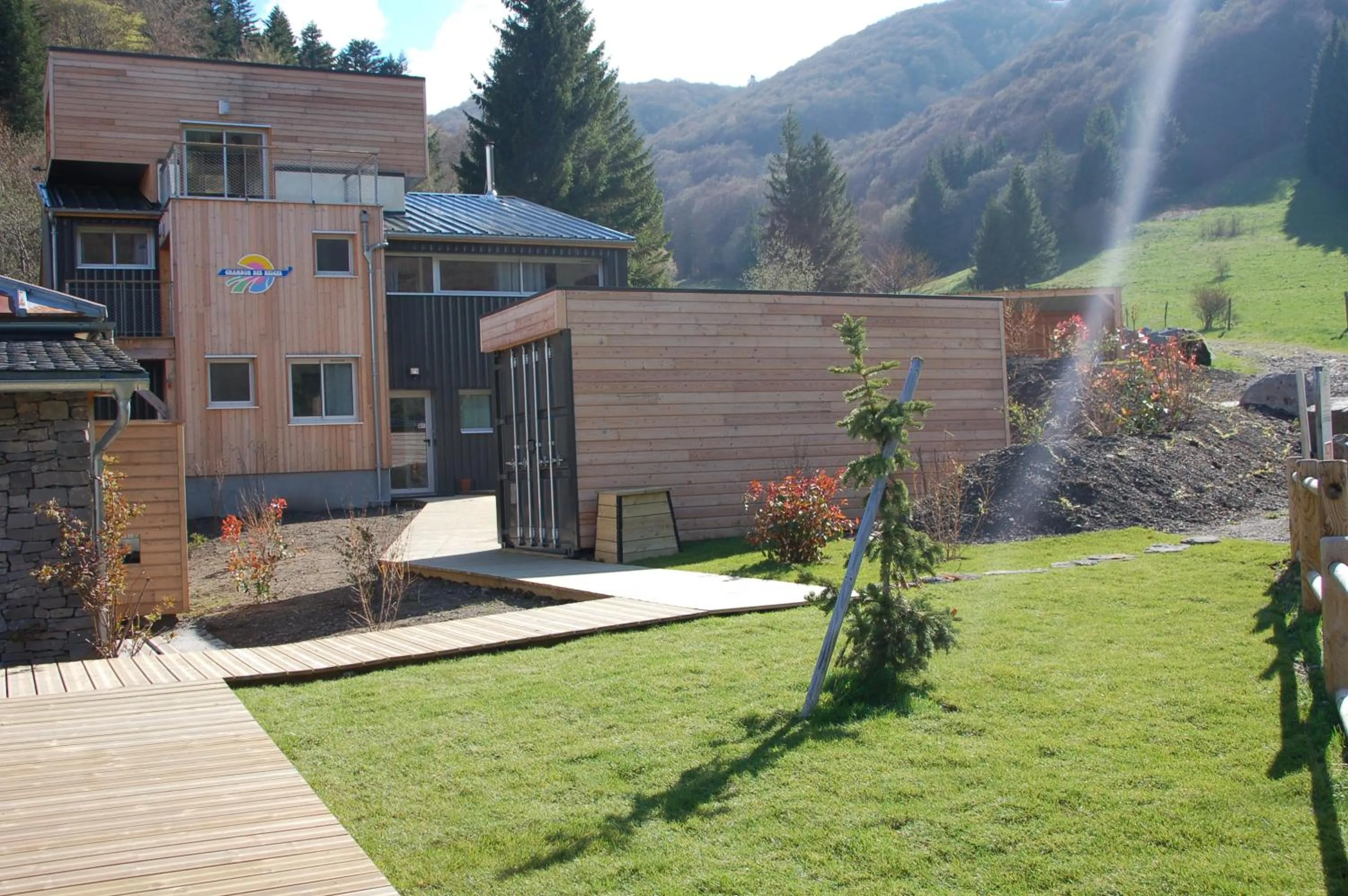 Property building in Aux 500 Diables Eco Lodge - Hotel