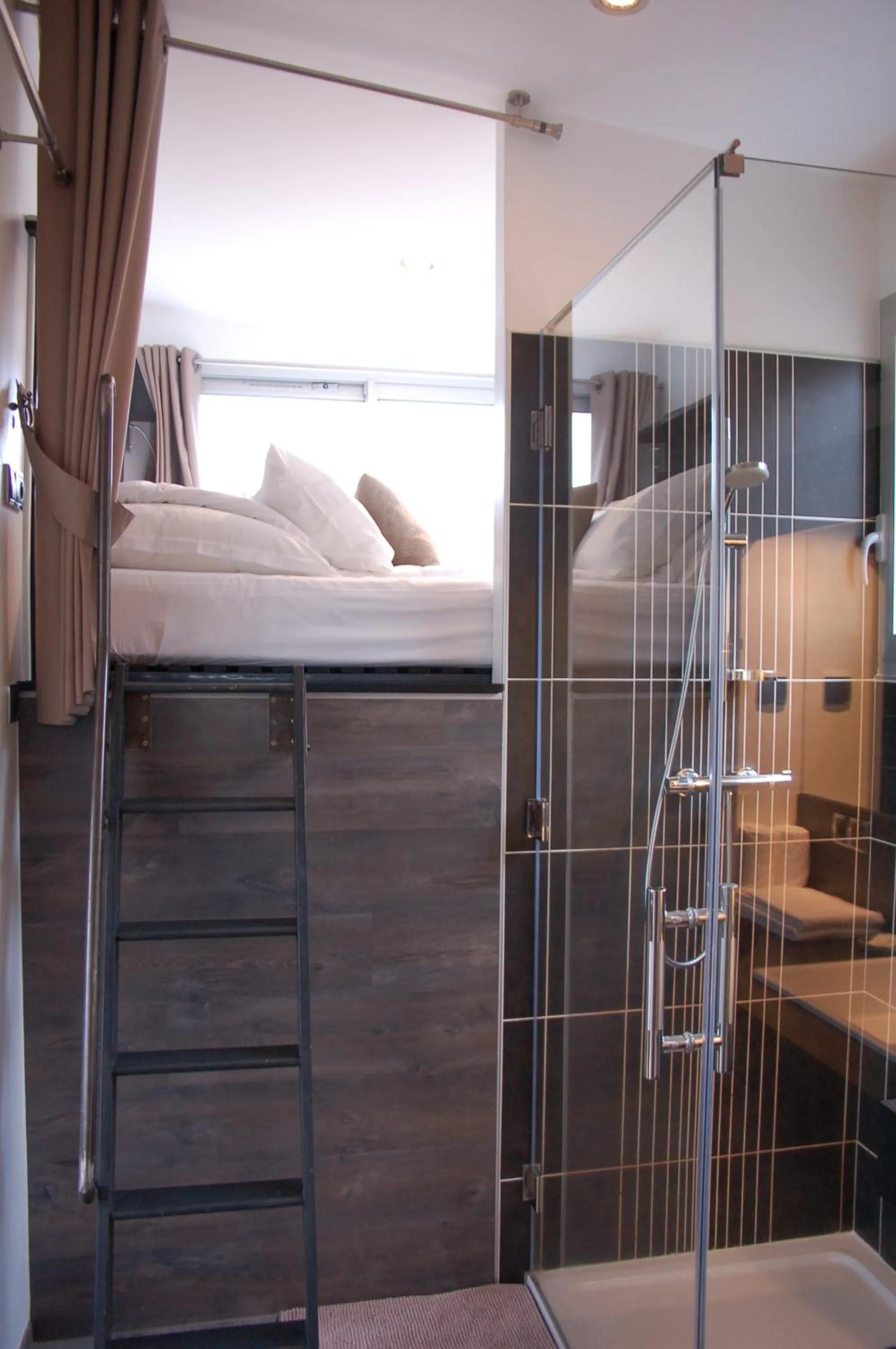 Bed in Aux 500 Diables Eco Lodge - Hotel