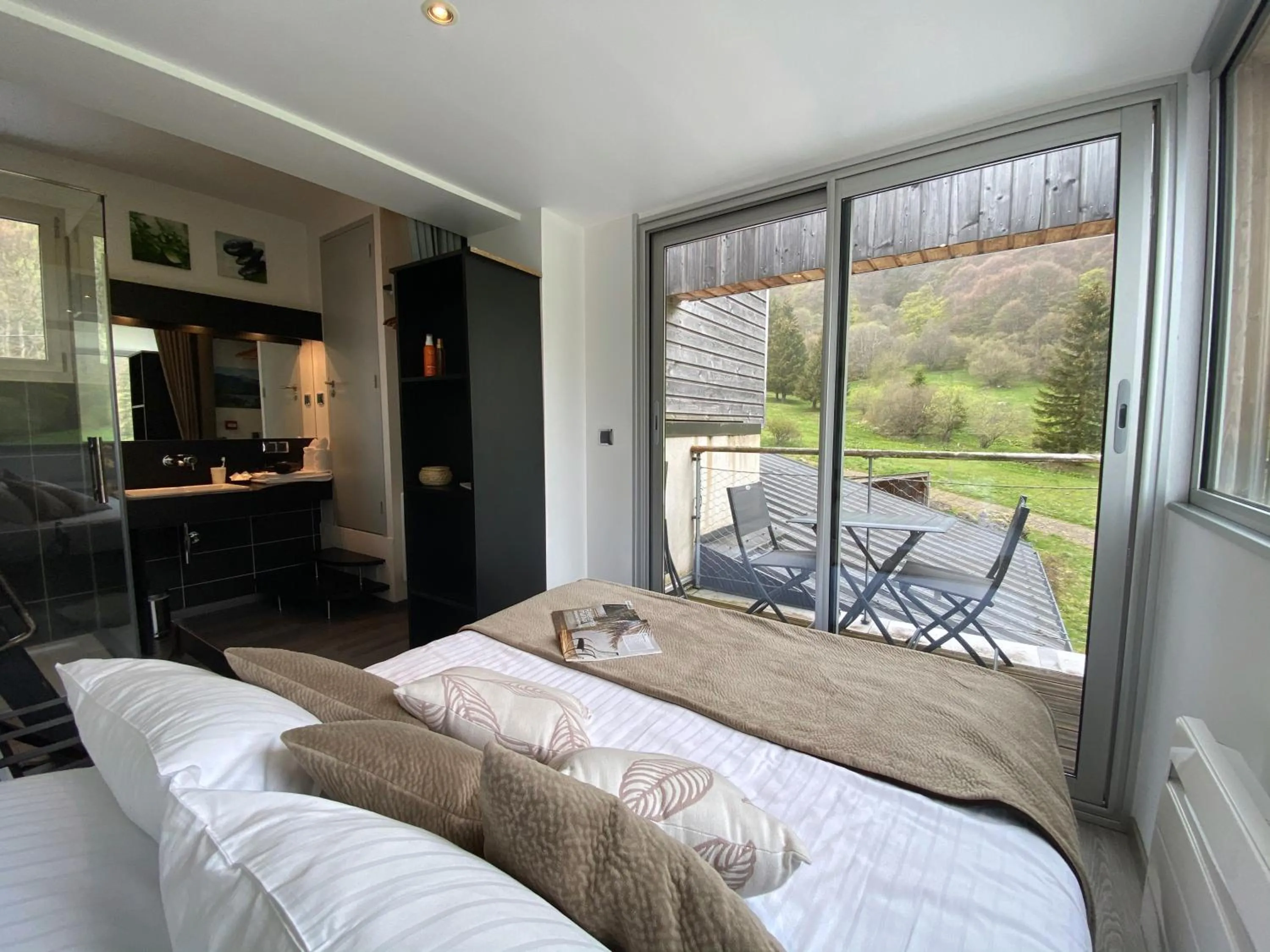 Bed in Aux 500 Diables Eco Lodge - Hotel