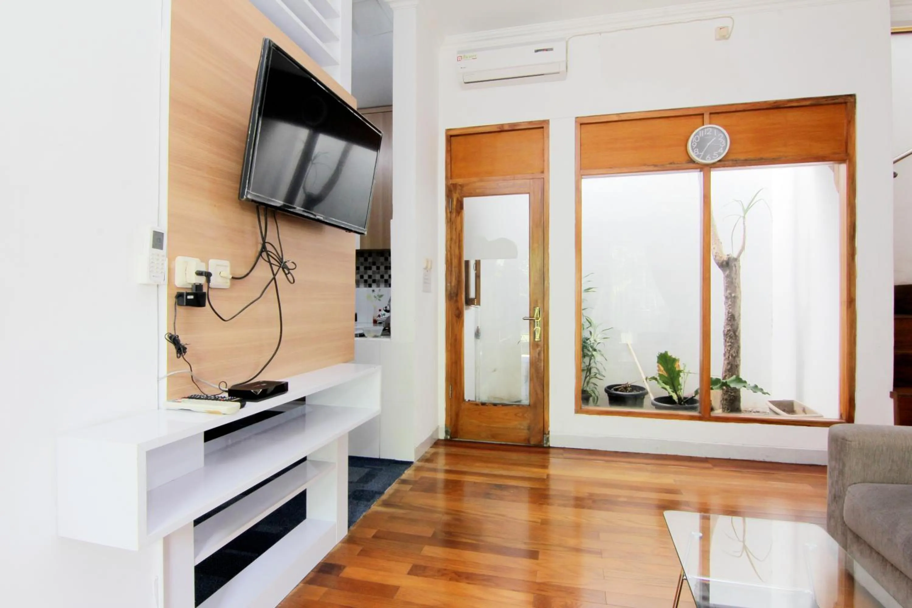 TV and multimedia in Embe Joglo Homestay