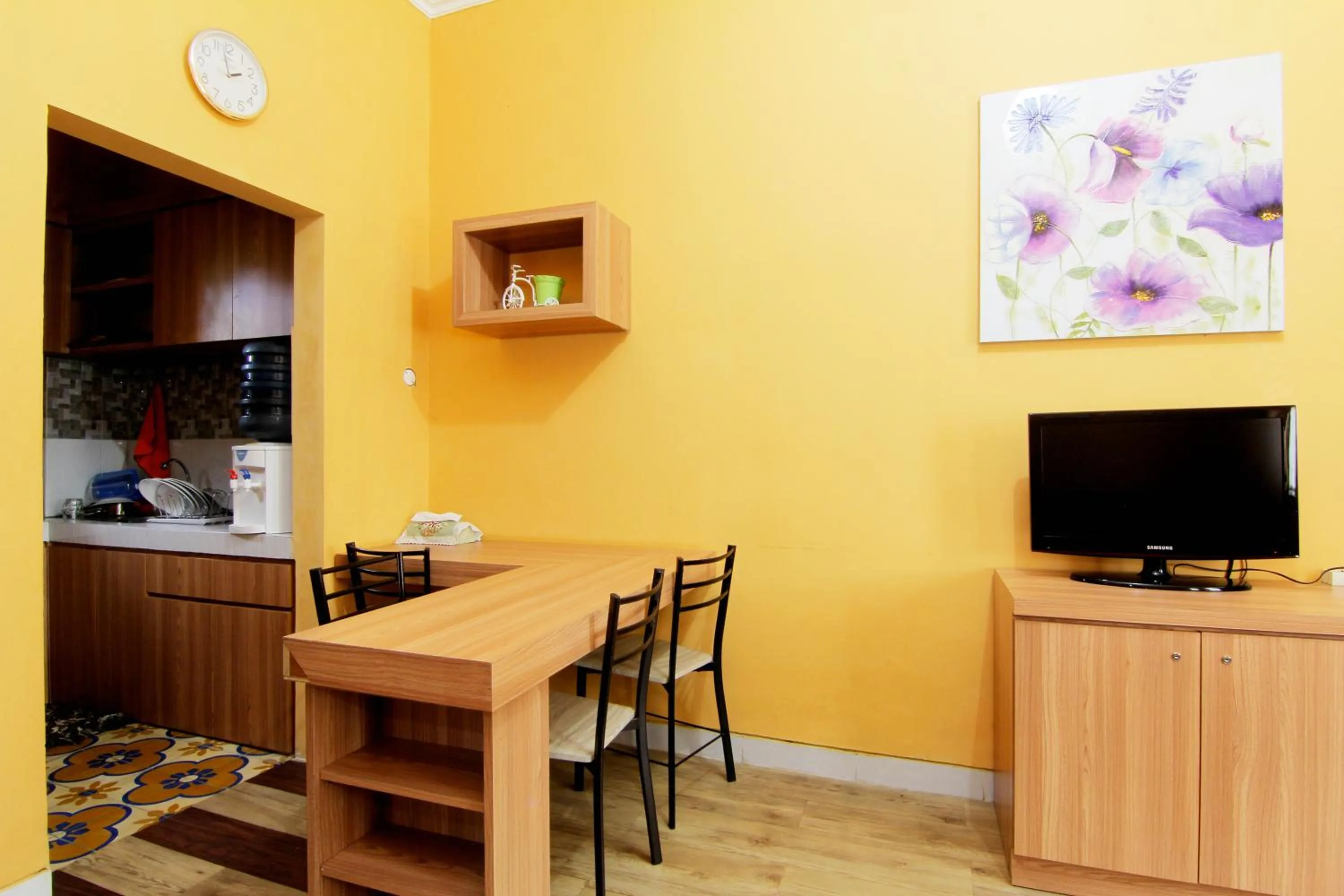 TV and multimedia in Embe Joglo Homestay
