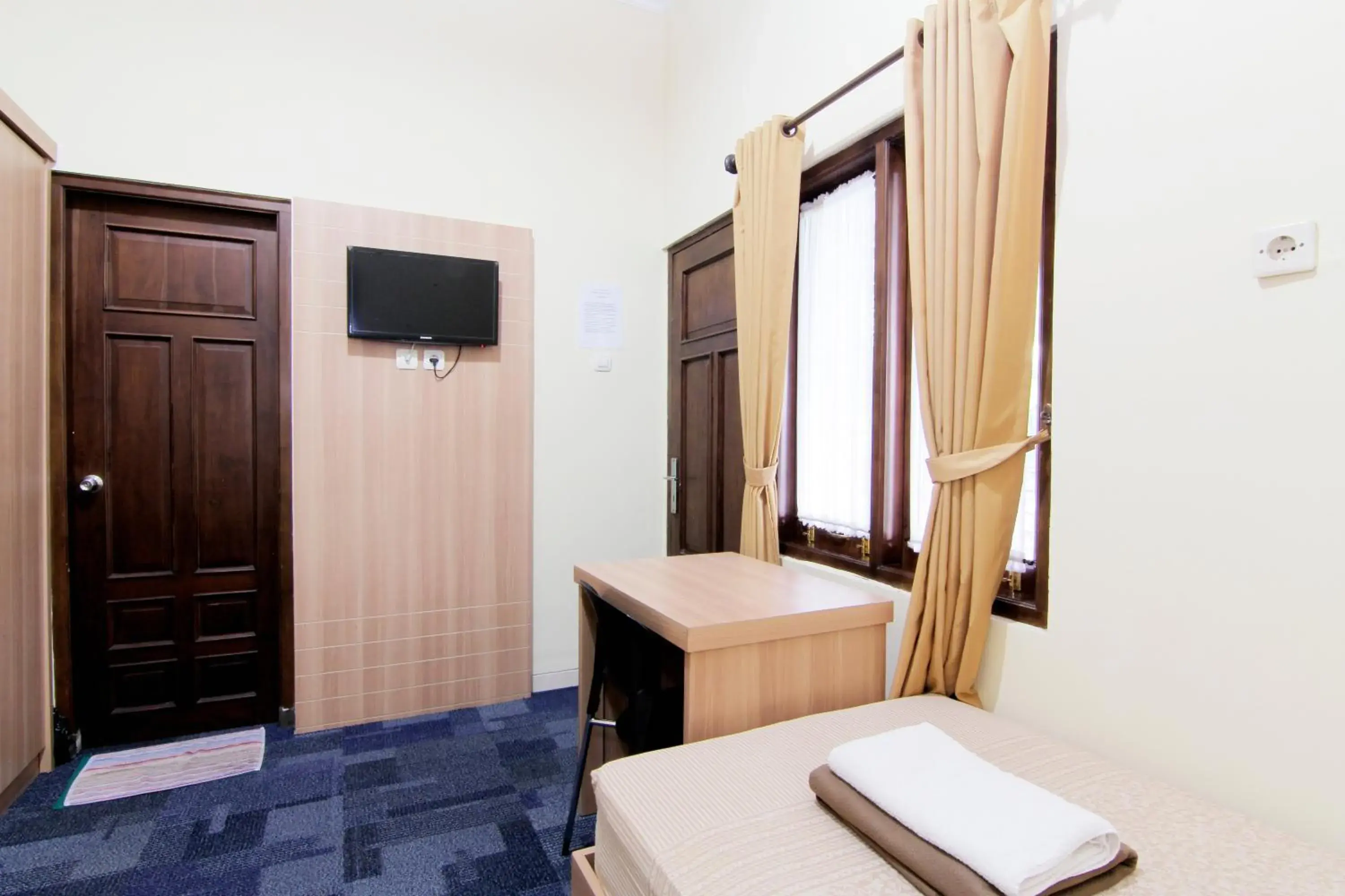 Photo of the whole room, Bed in Embe Joglo Homestay Photo of the whole room, Bed in Embe Joglo Homestay