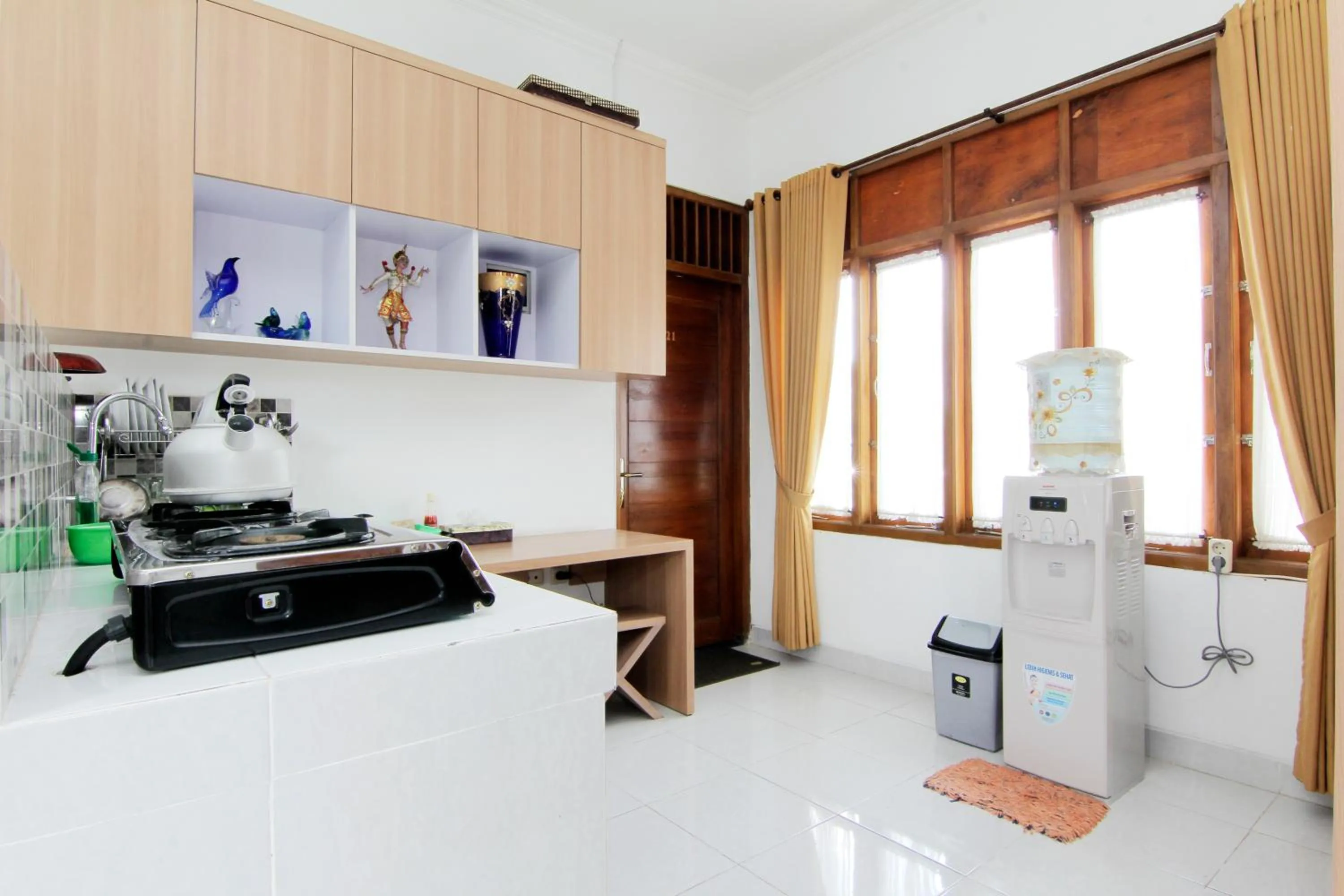 Kitchen or kitchenette in Embe Joglo Homestay