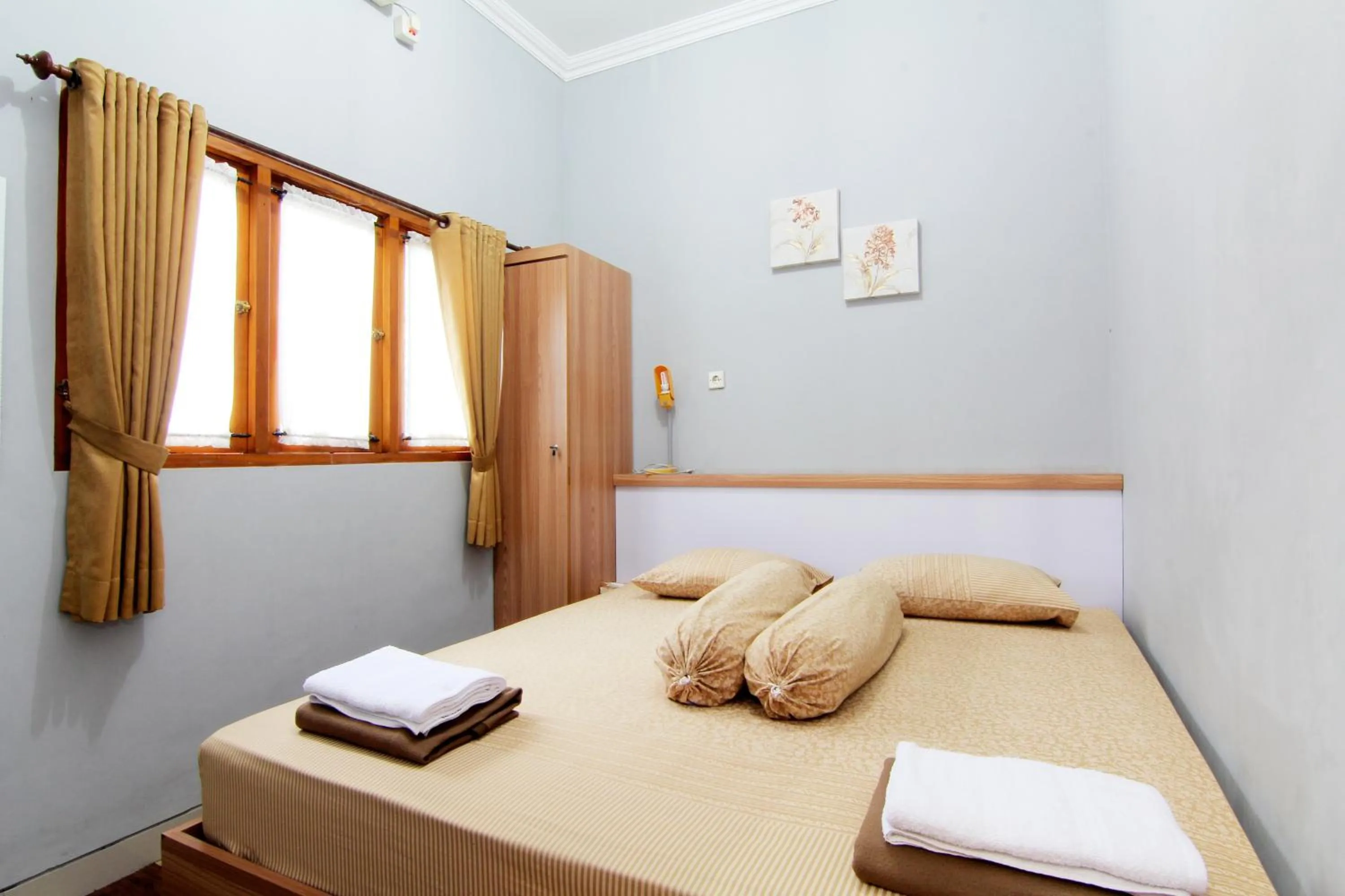 Bedroom, Bed in Embe Joglo Homestay