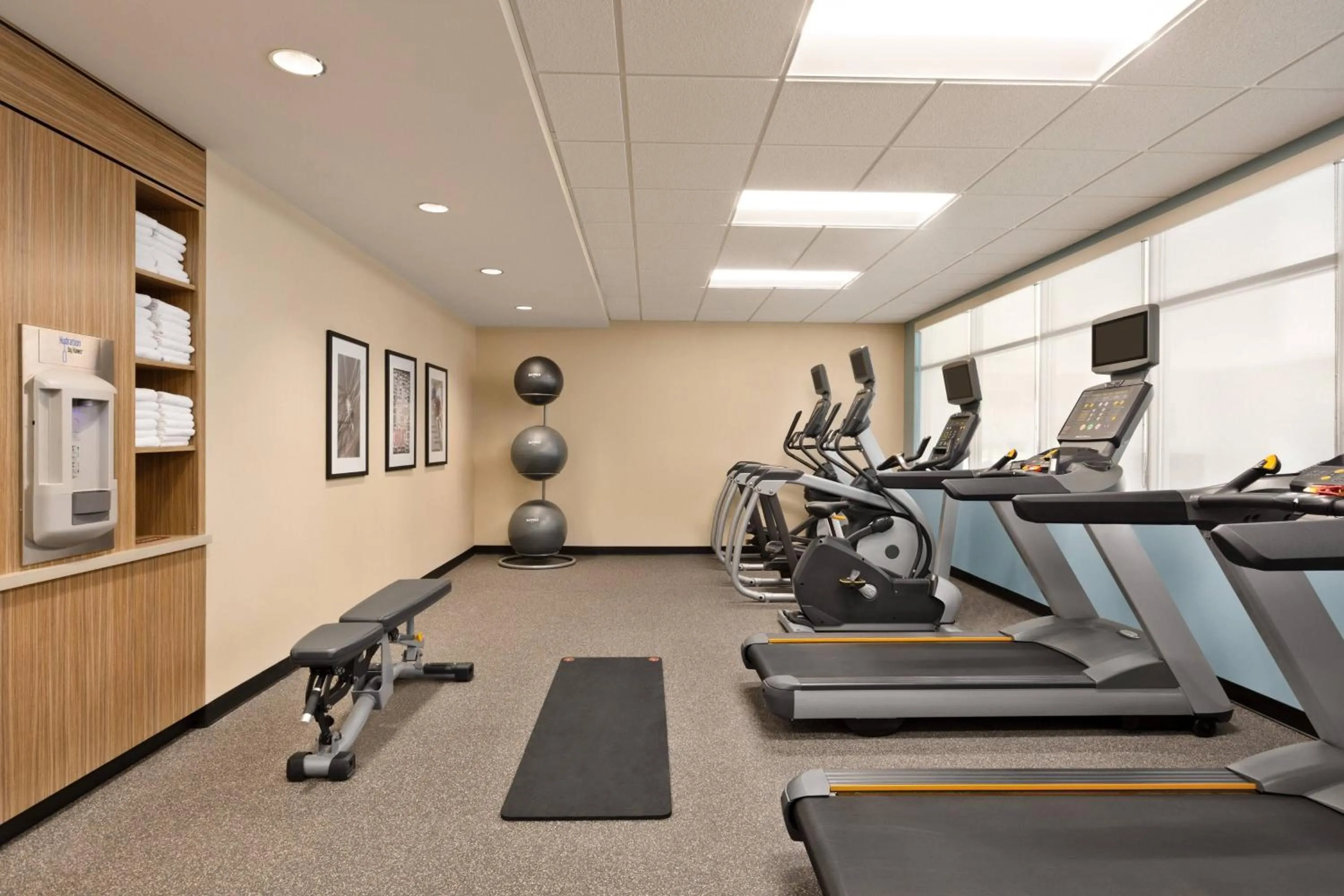 Fitness centre/facilities in TownePlace Suites Cedar Rapids Marion