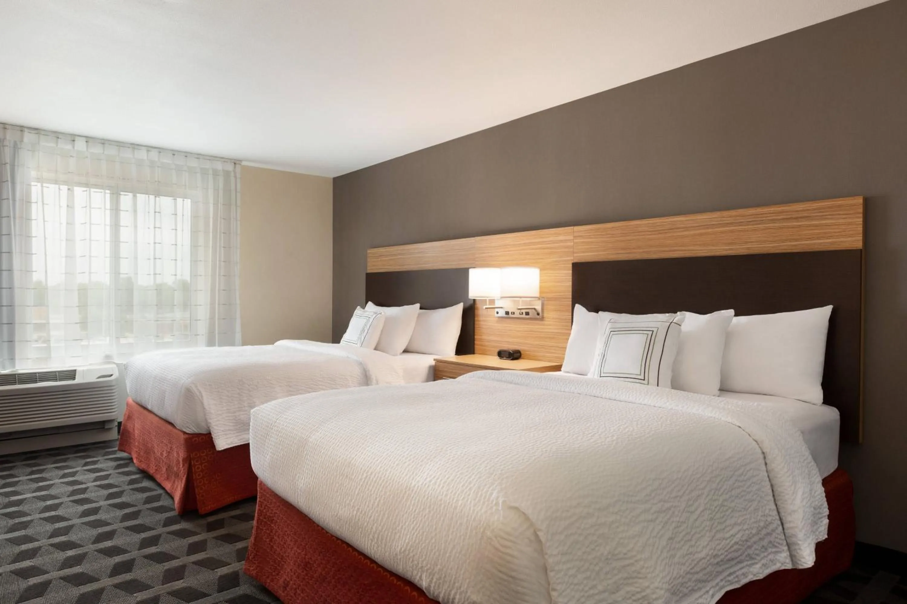 Bedroom, Bed in TownePlace Suites Cedar Rapids Marion