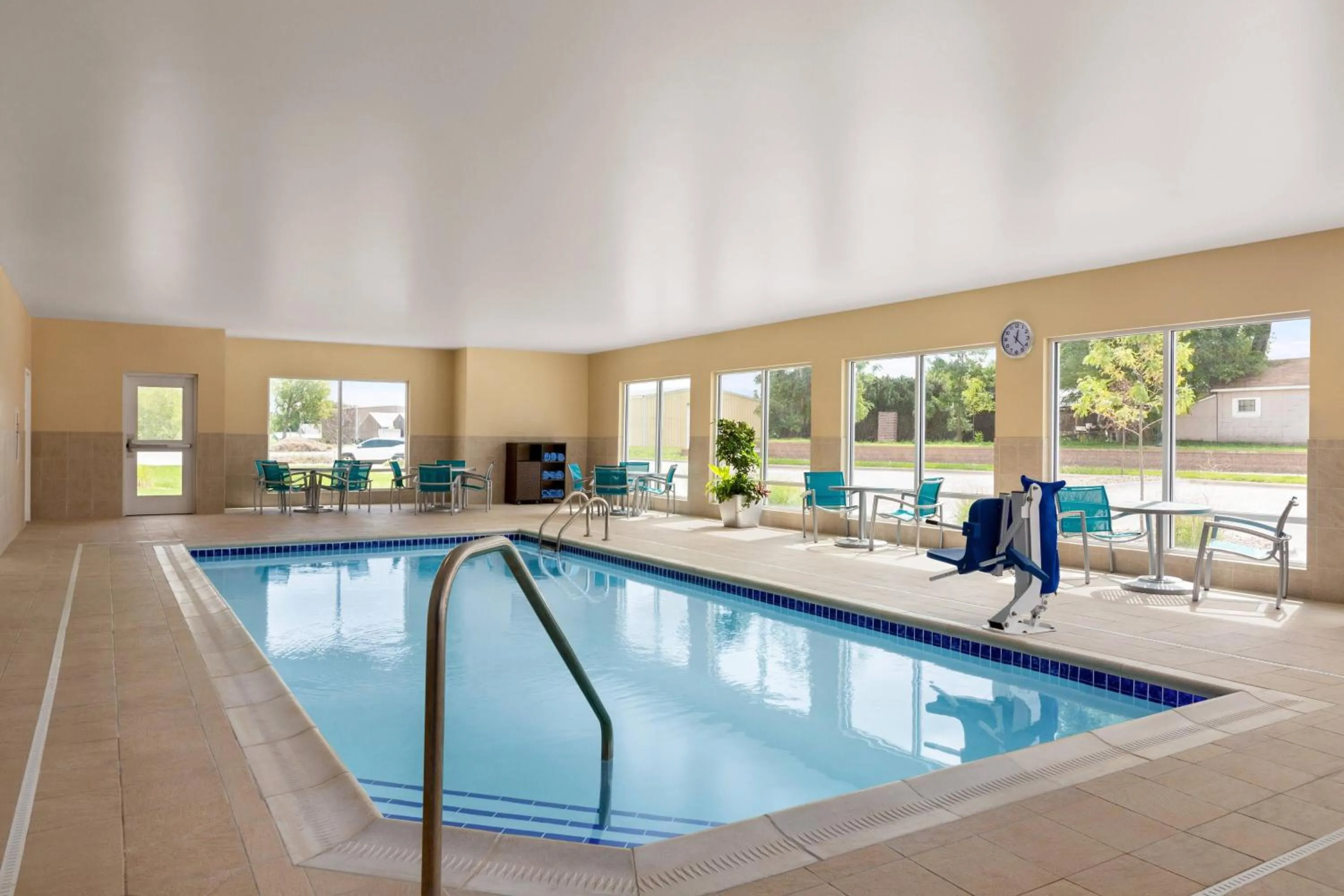 Swimming pool in TownePlace Suites Cedar Rapids Marion