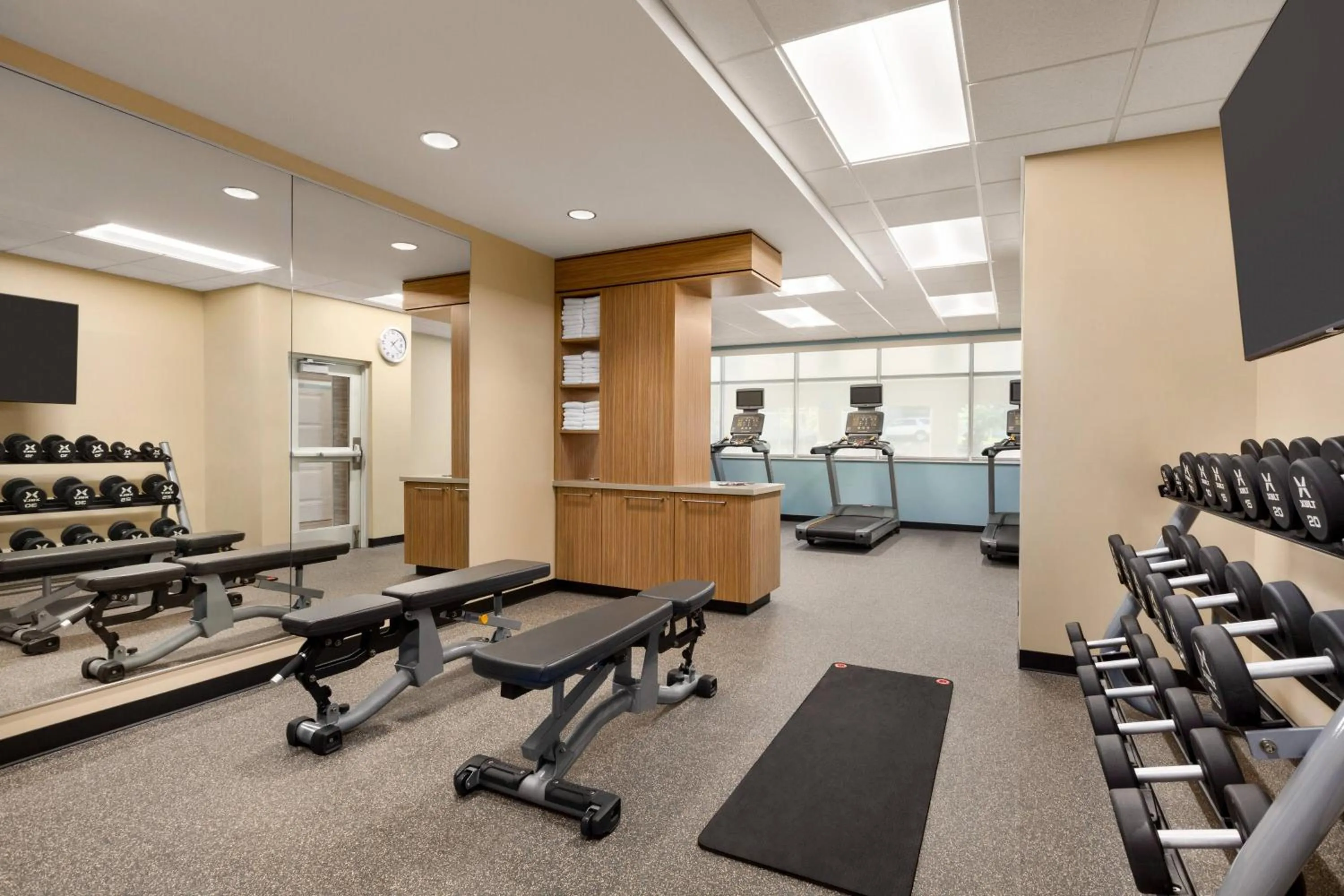 Fitness centre/facilities in TownePlace Suites Cedar Rapids Marion