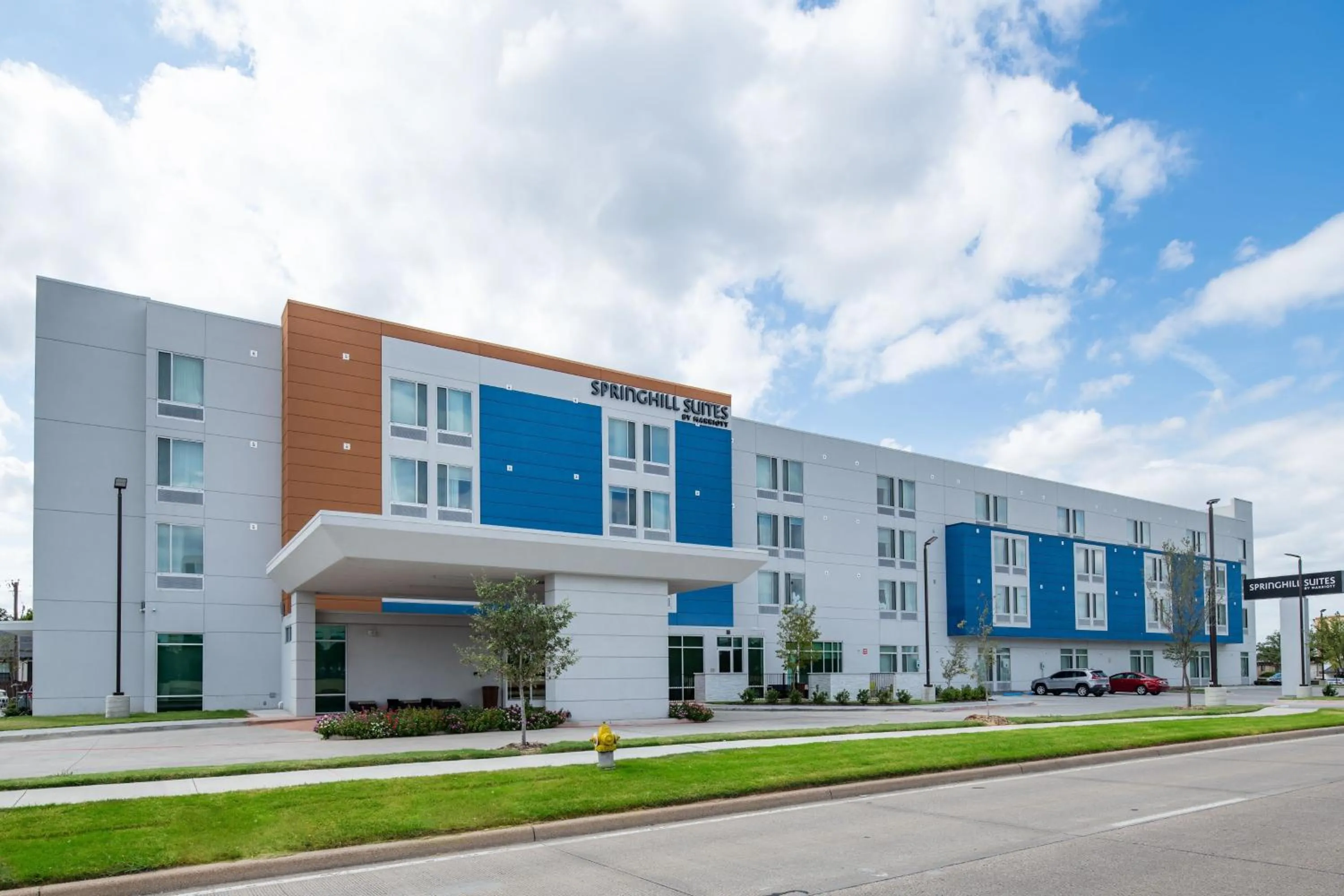 Property building in SpringHill Suites Dallas Central Expressway