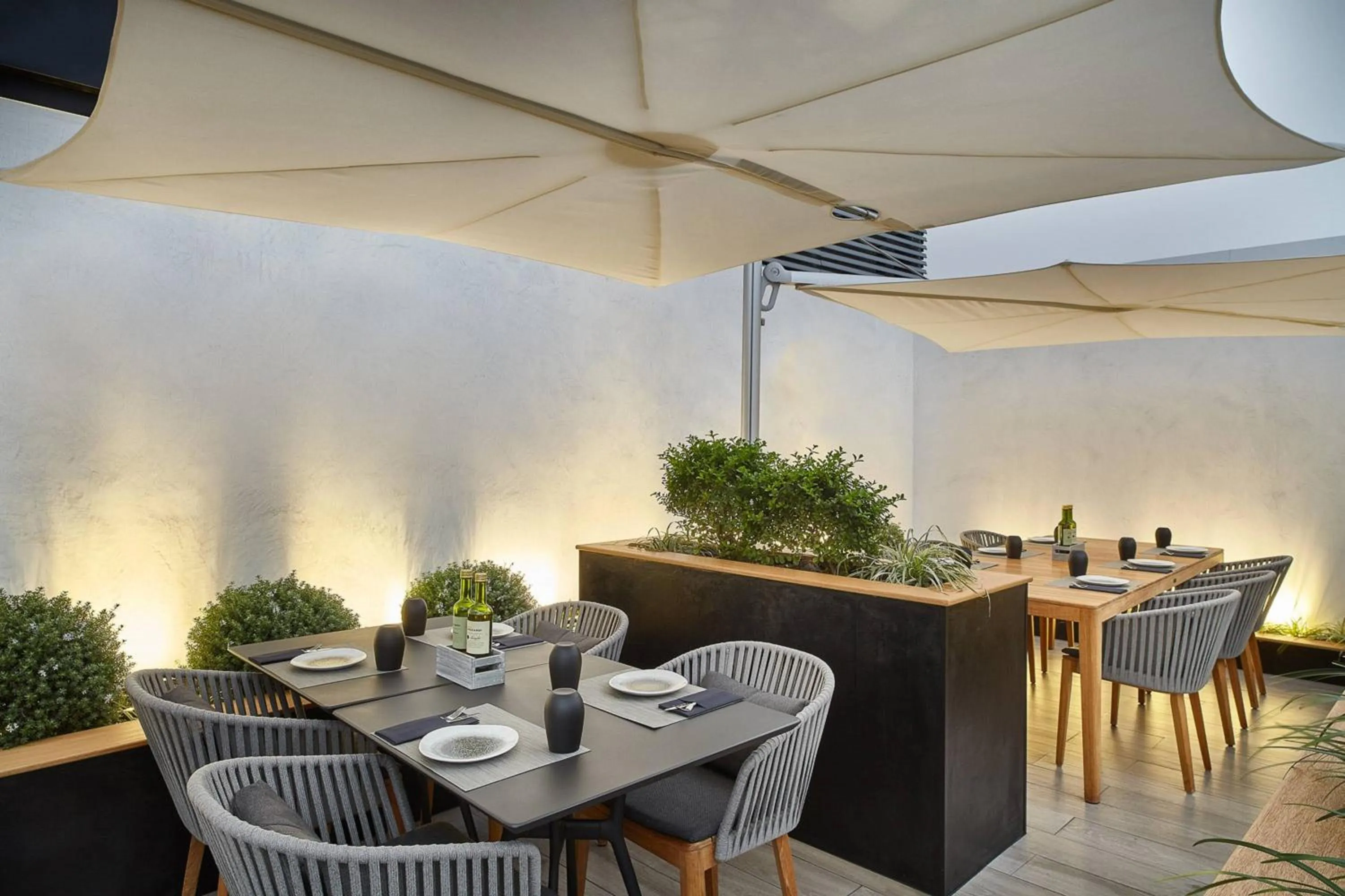 Restaurant/places to eat in AC Hotel by Marriott Lima Miraflores