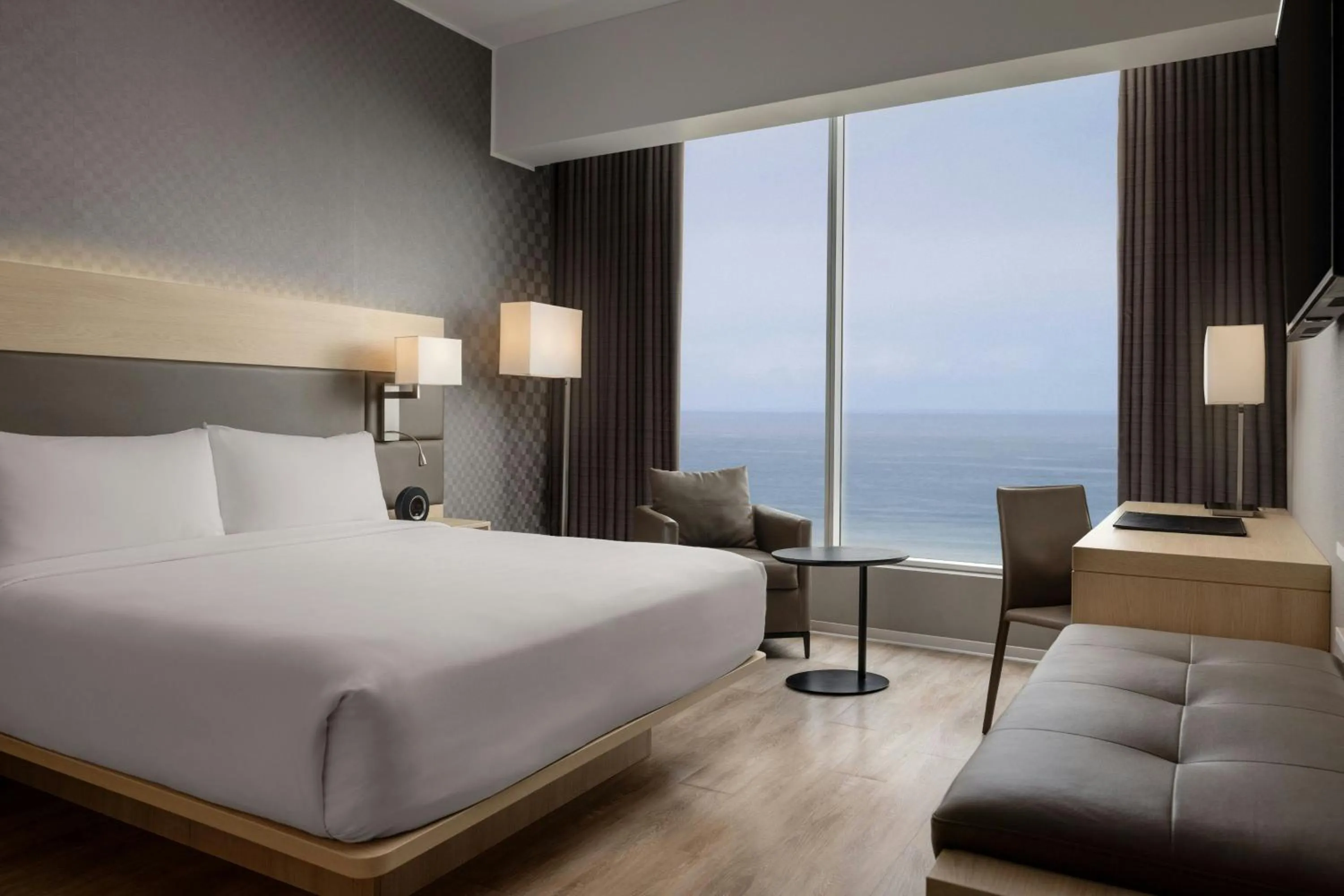 Photo of the whole room, Bed in AC Hotel by Marriott Lima Miraflores