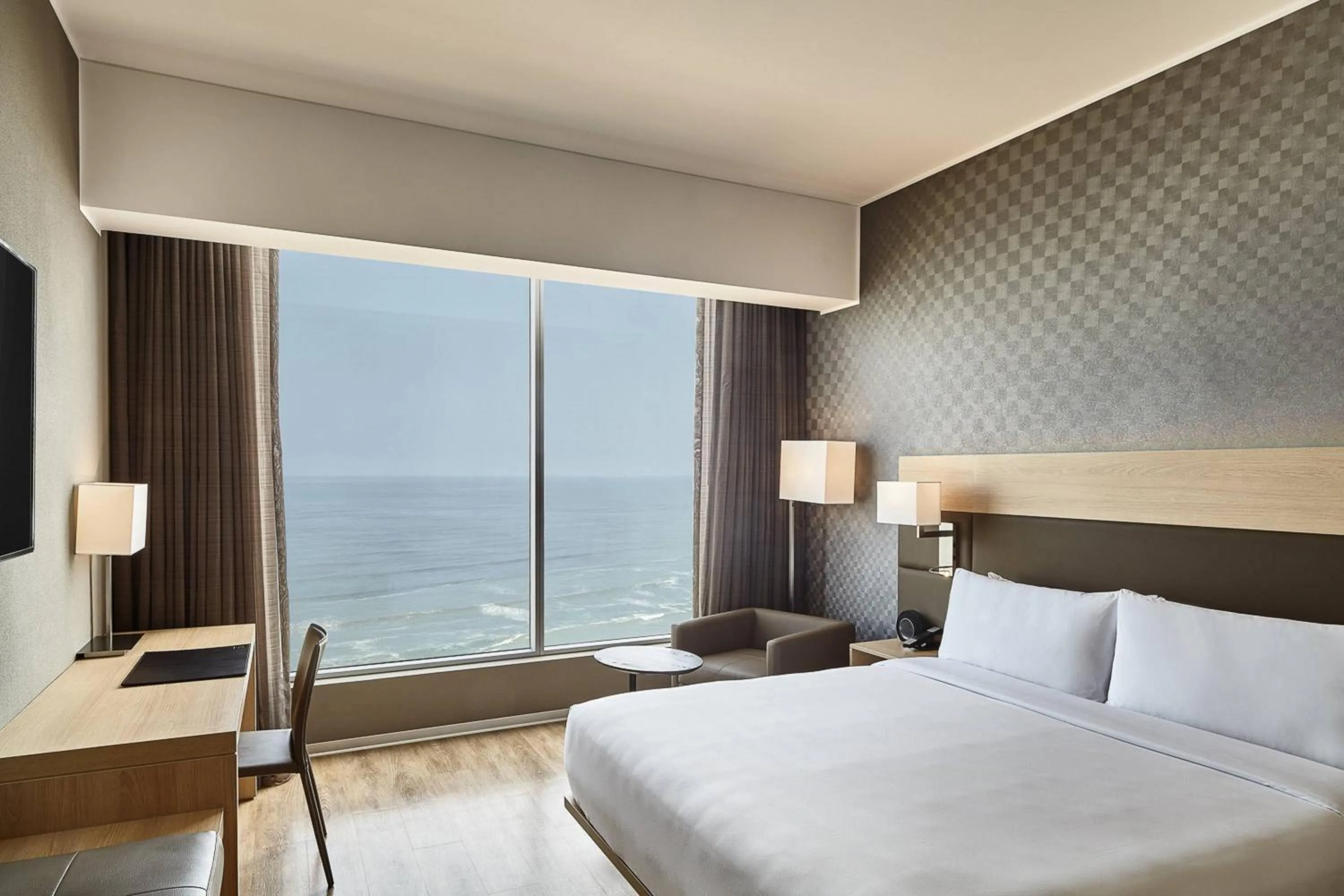 Photo of the whole room, Bed in AC Hotel by Marriott Lima Miraflores