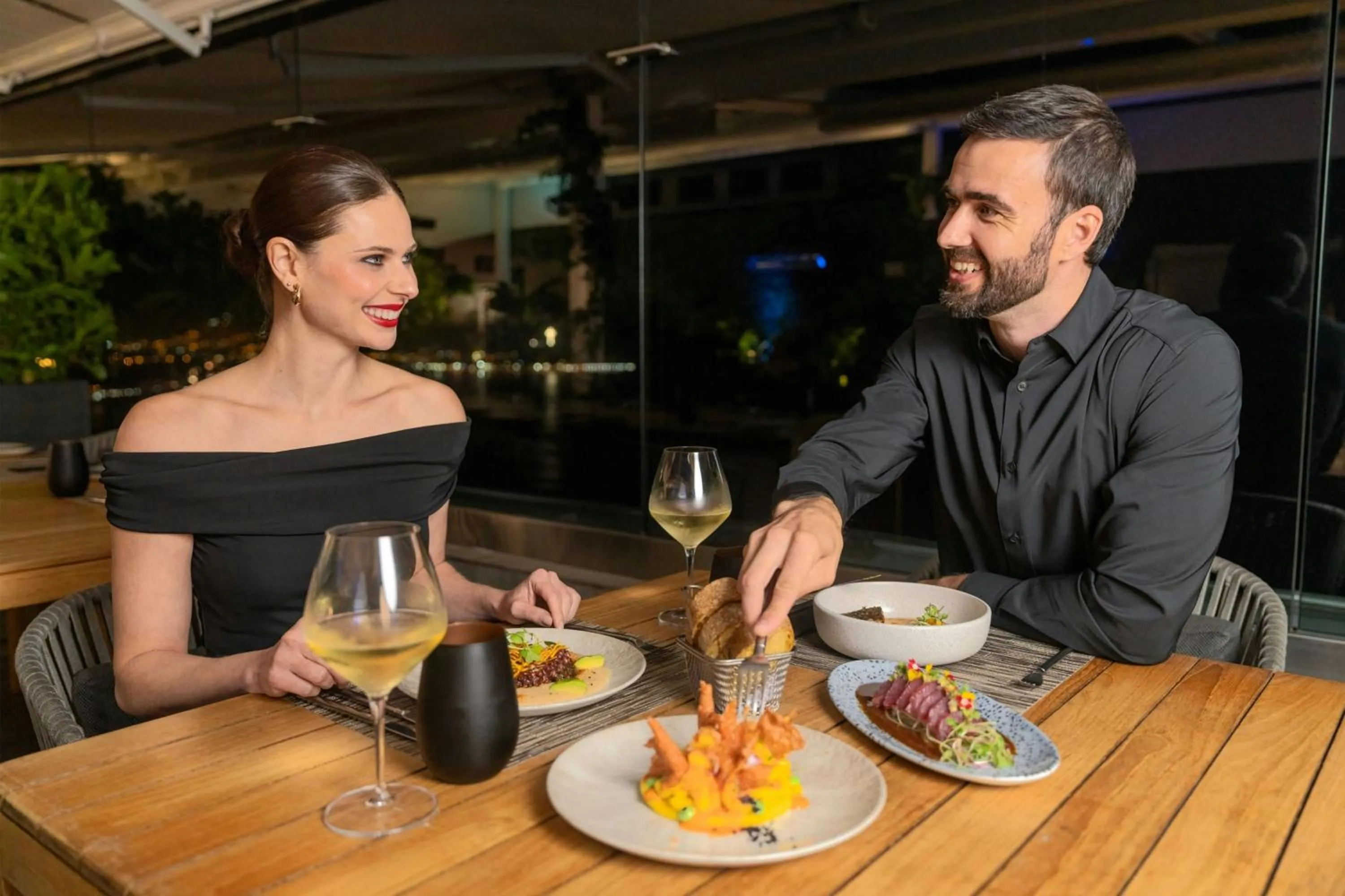 Restaurant/places to eat in AC Hotel by Marriott Lima Miraflores