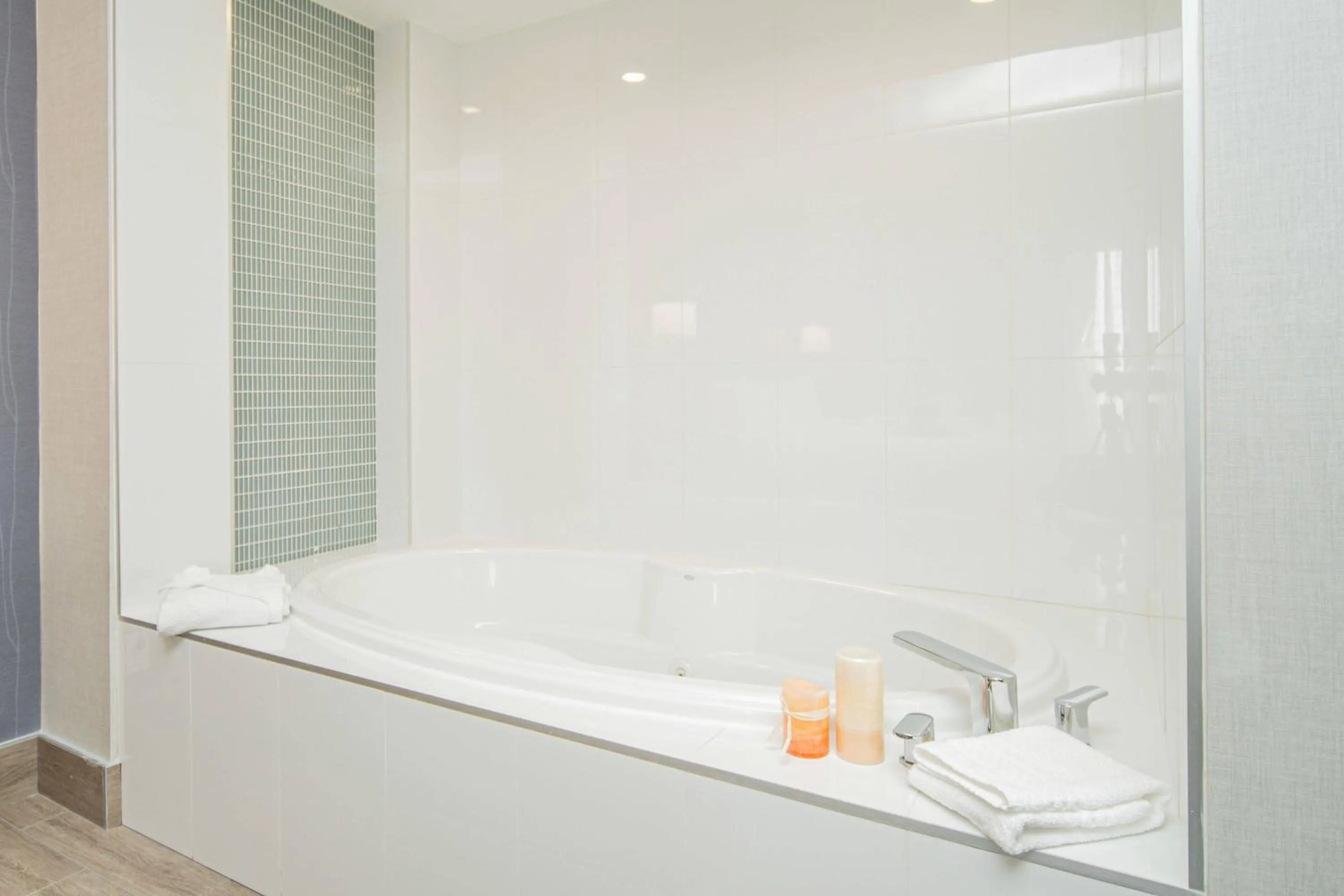 Bathroom in TownePlace Suites by Marriott Brantford and Conference Centre