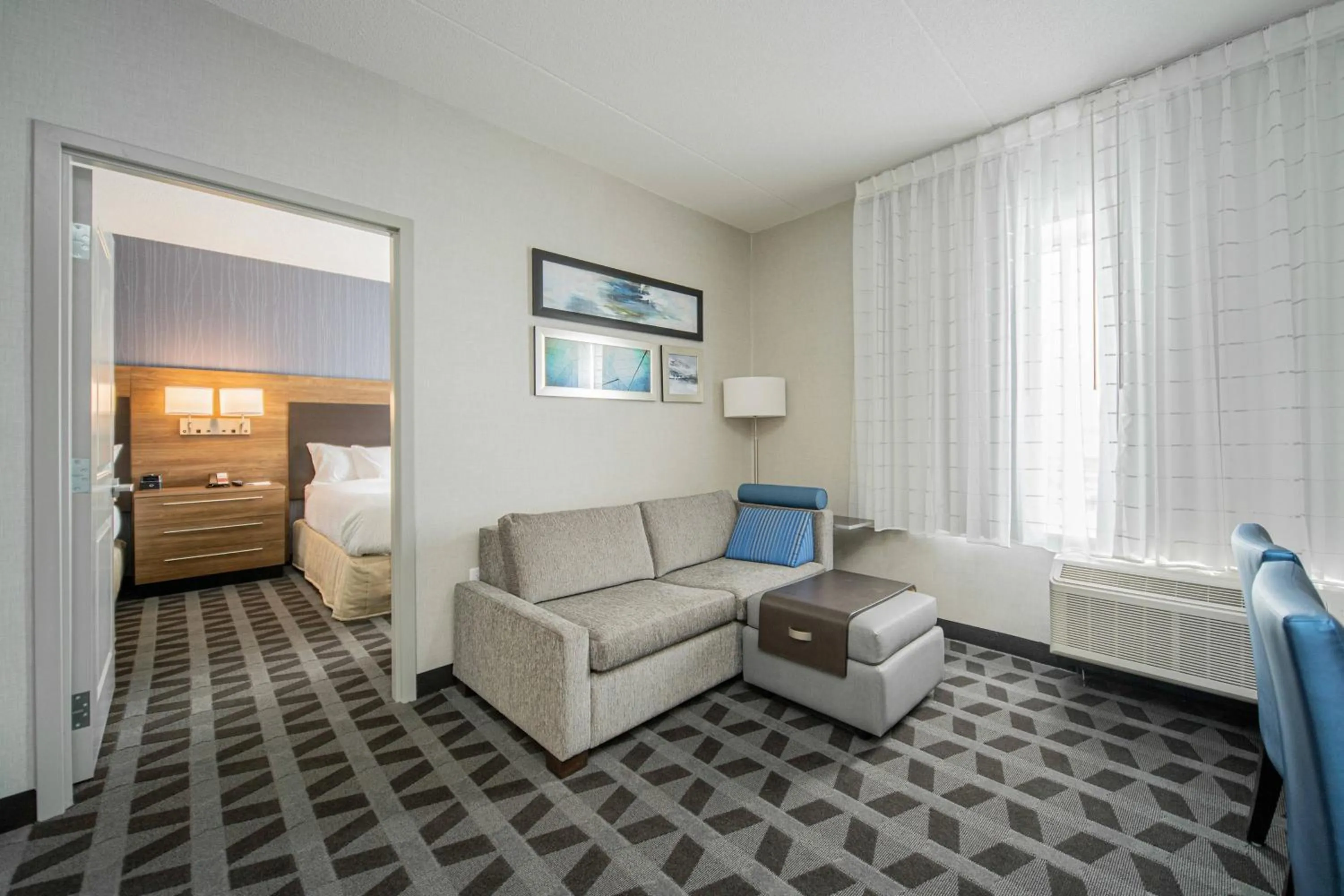 Bedroom, Bed in TownePlace Suites by Marriott Brantford and Conference Centre