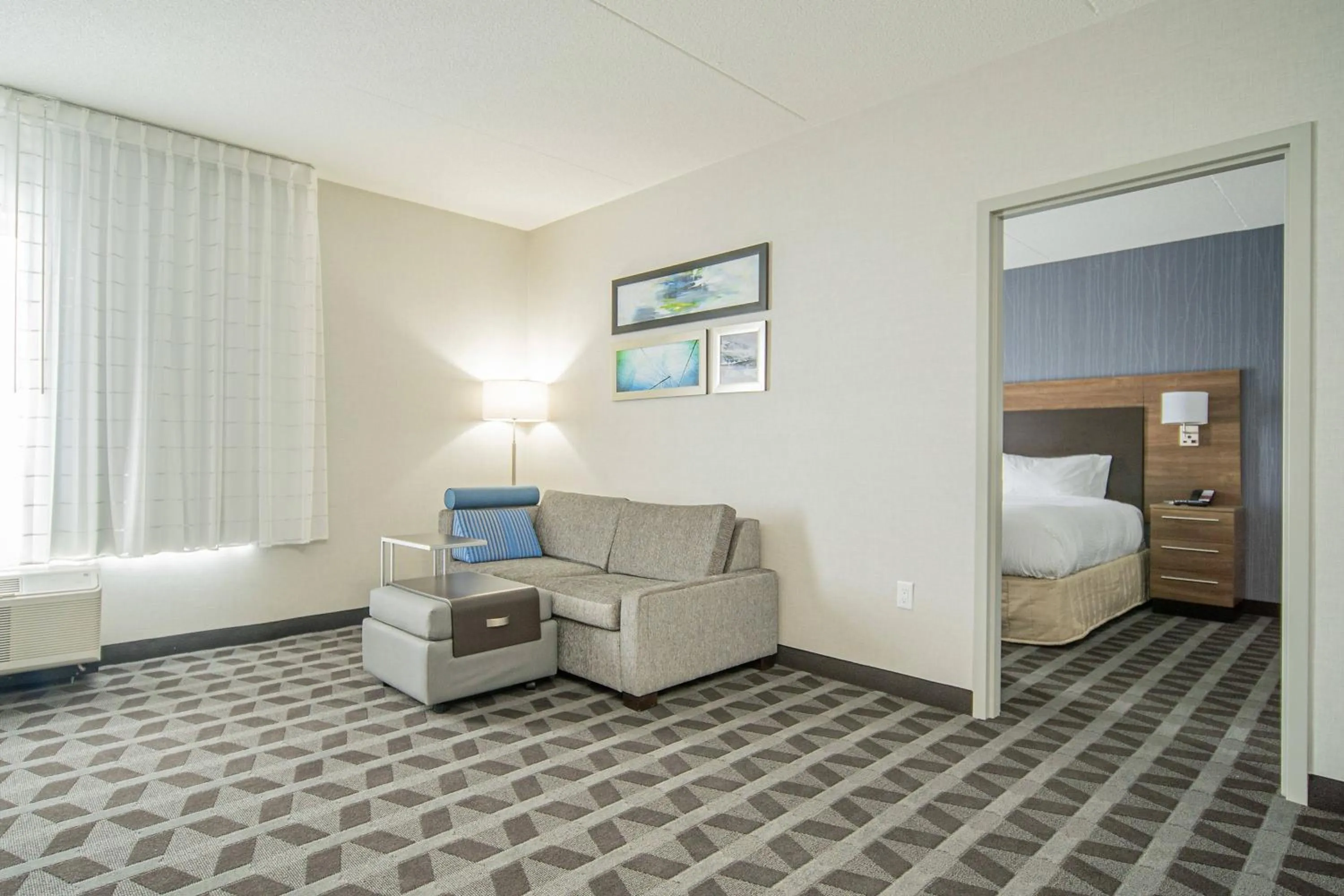 Bedroom, Bed in TownePlace Suites by Marriott Brantford and Conference Centre