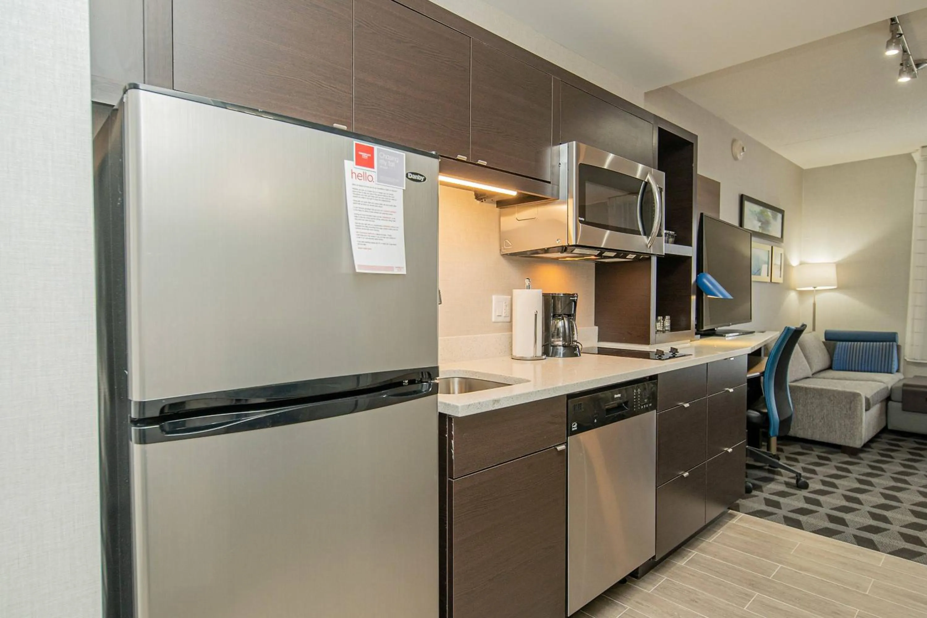Kitchen or kitchenette in TownePlace Suites by Marriott Brantford and Conference Centre