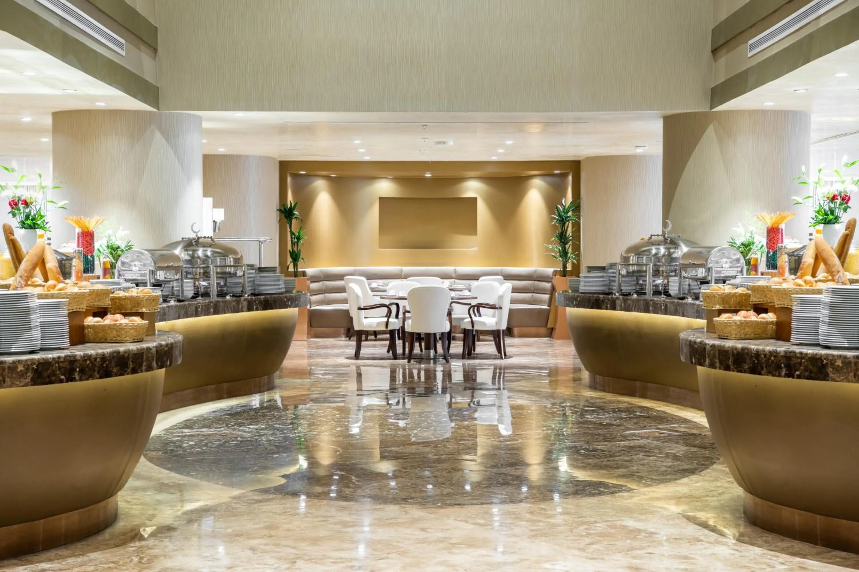 Restaurant/places to eat in Millennium Makkah Al Naseem