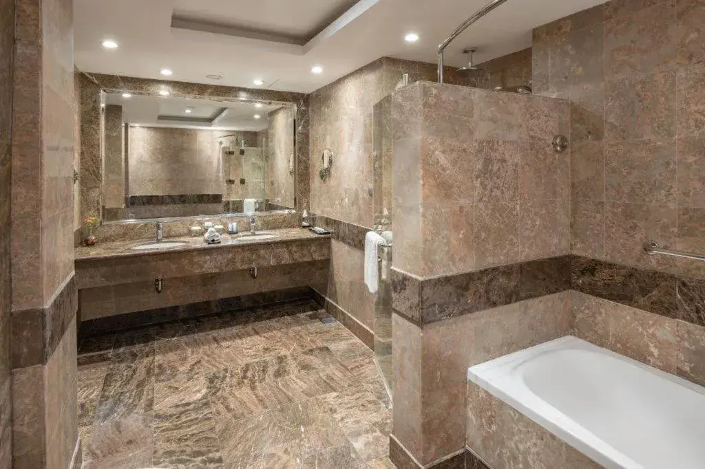 Junior Suite with 4 Single Beds in Millennium Makkah Al Naseem Junior Suite with 4 Single Beds in Millennium Makkah Al Naseem