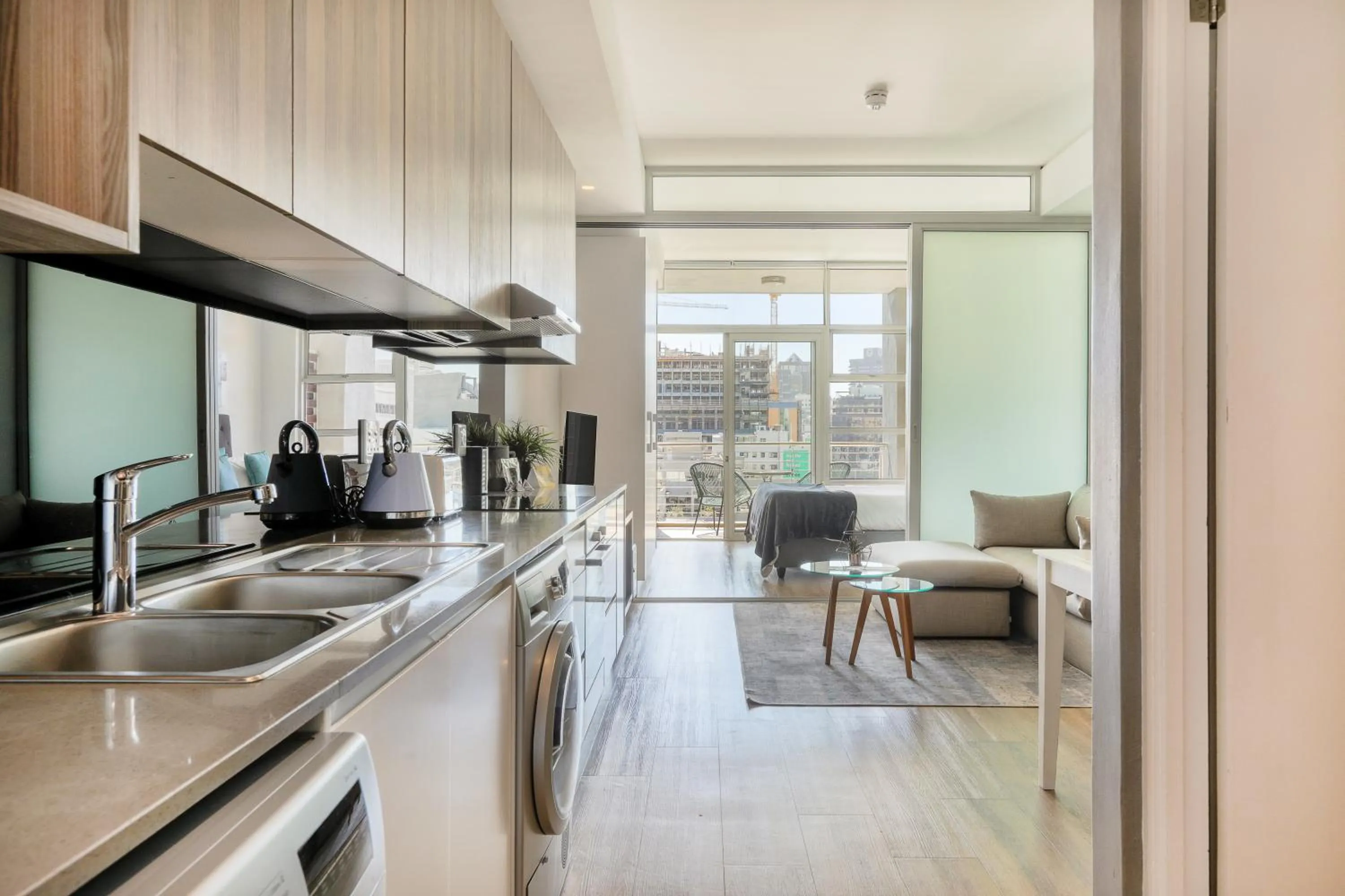 Backup-Powered Stylish Central Apartment near Table Mountain