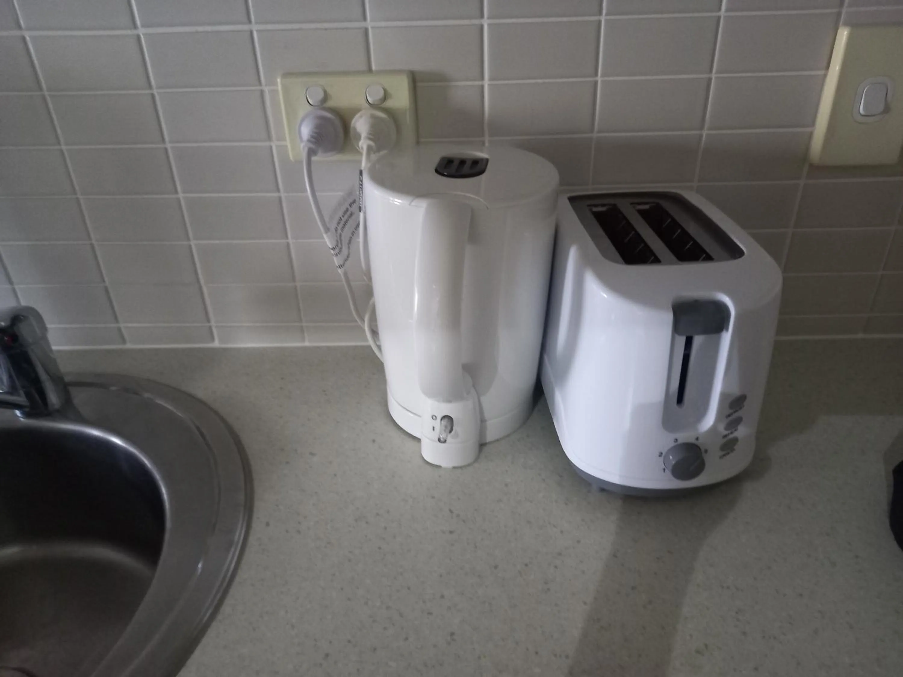 Coffee/tea facilities in Gladstone Downtown Central Apartment Hotel Official