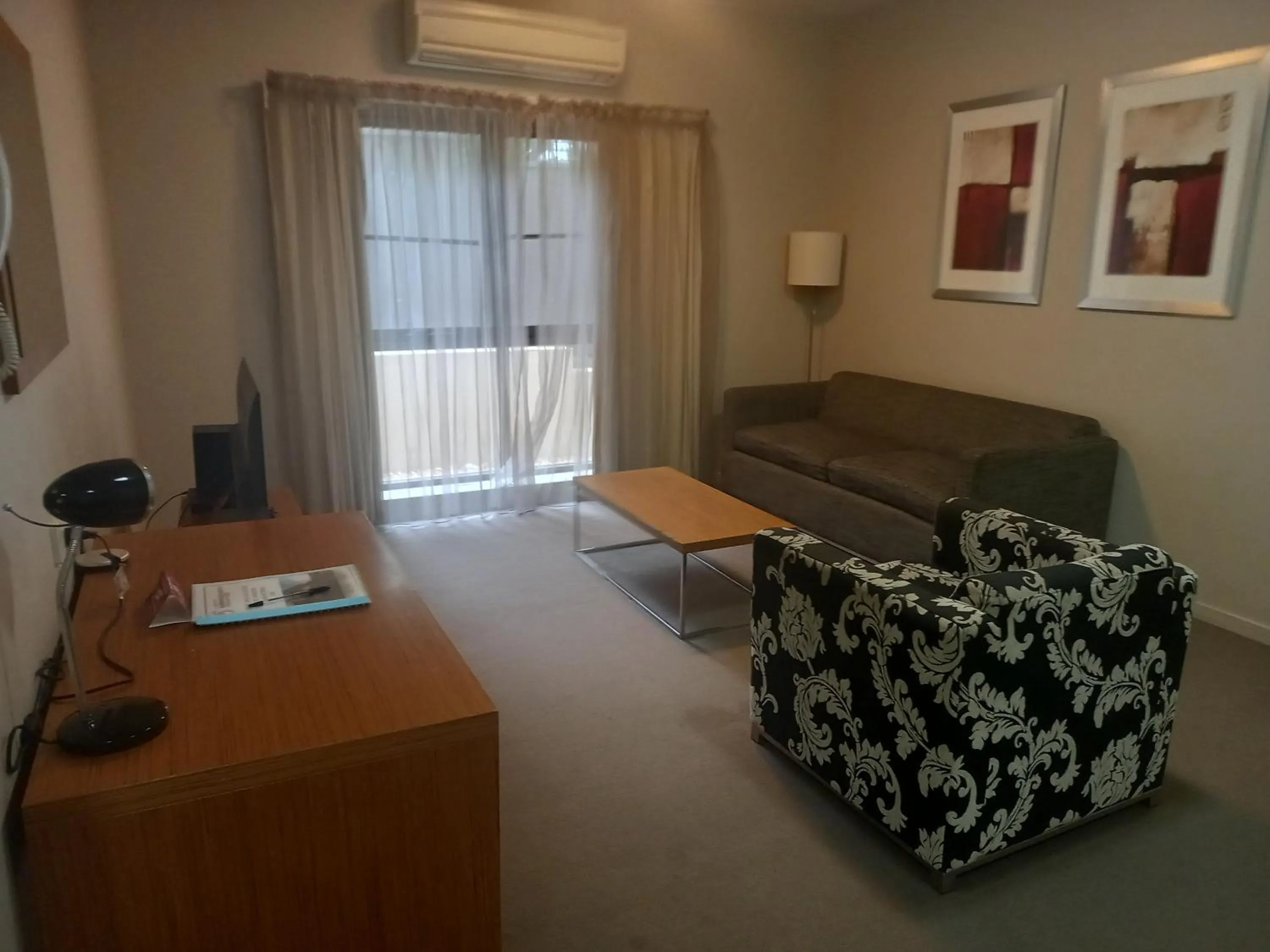 Seating area in Gladstone Downtown Central Apartment Hotel Official