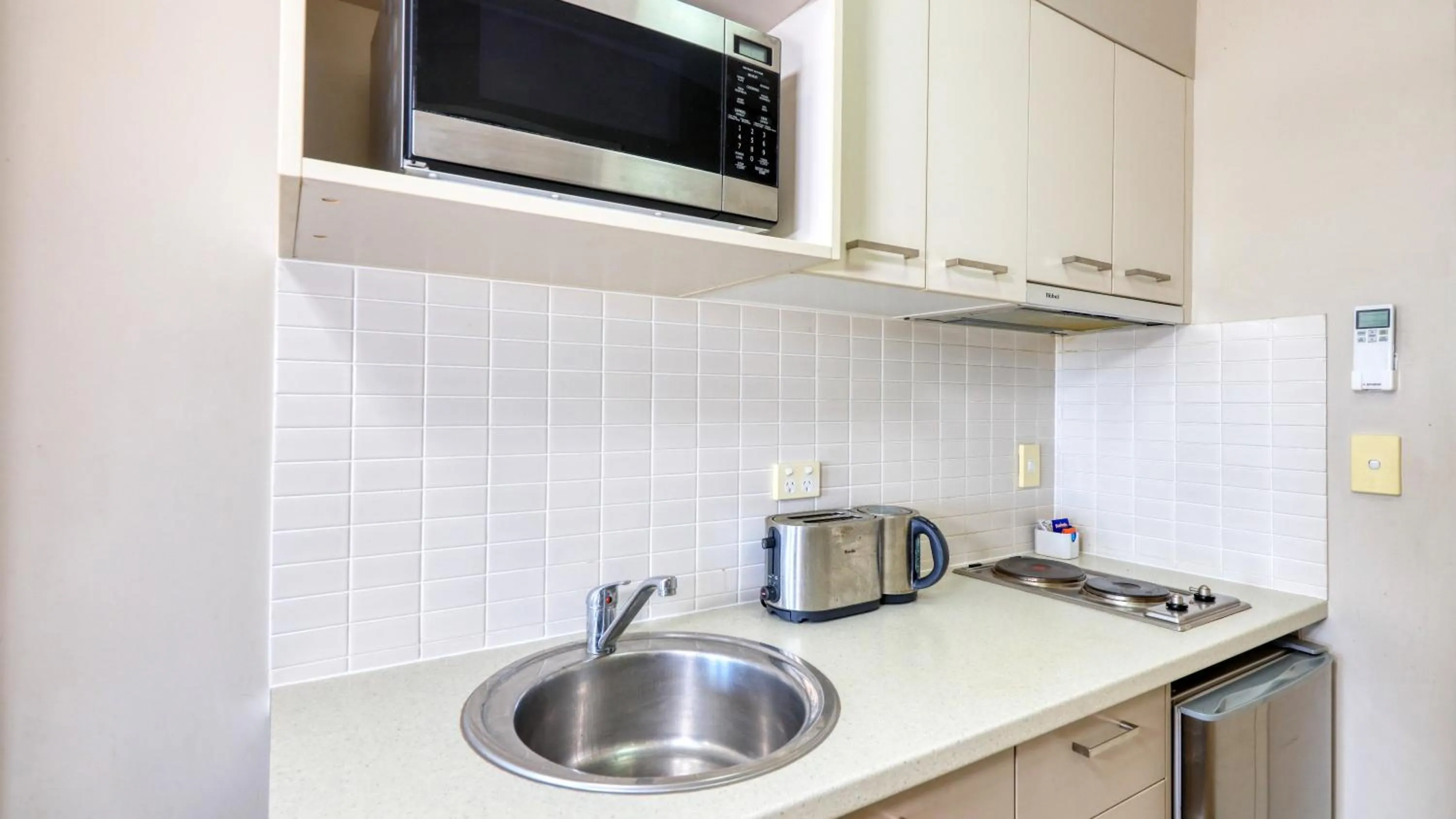 Kitchen or kitchenette in Gladstone Downtown Central Apartment Hotel Official
