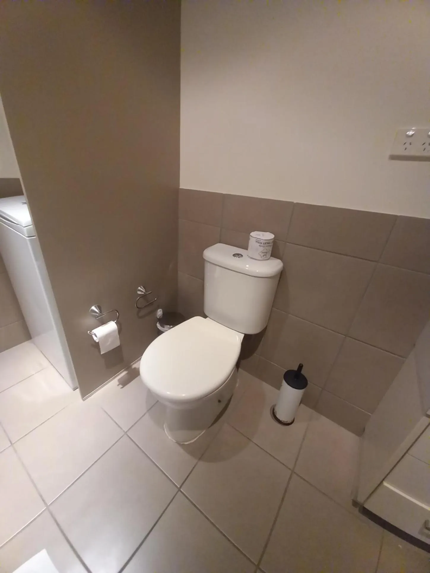 Toilet in Gladstone Downtown Central Apartment Hotel Official