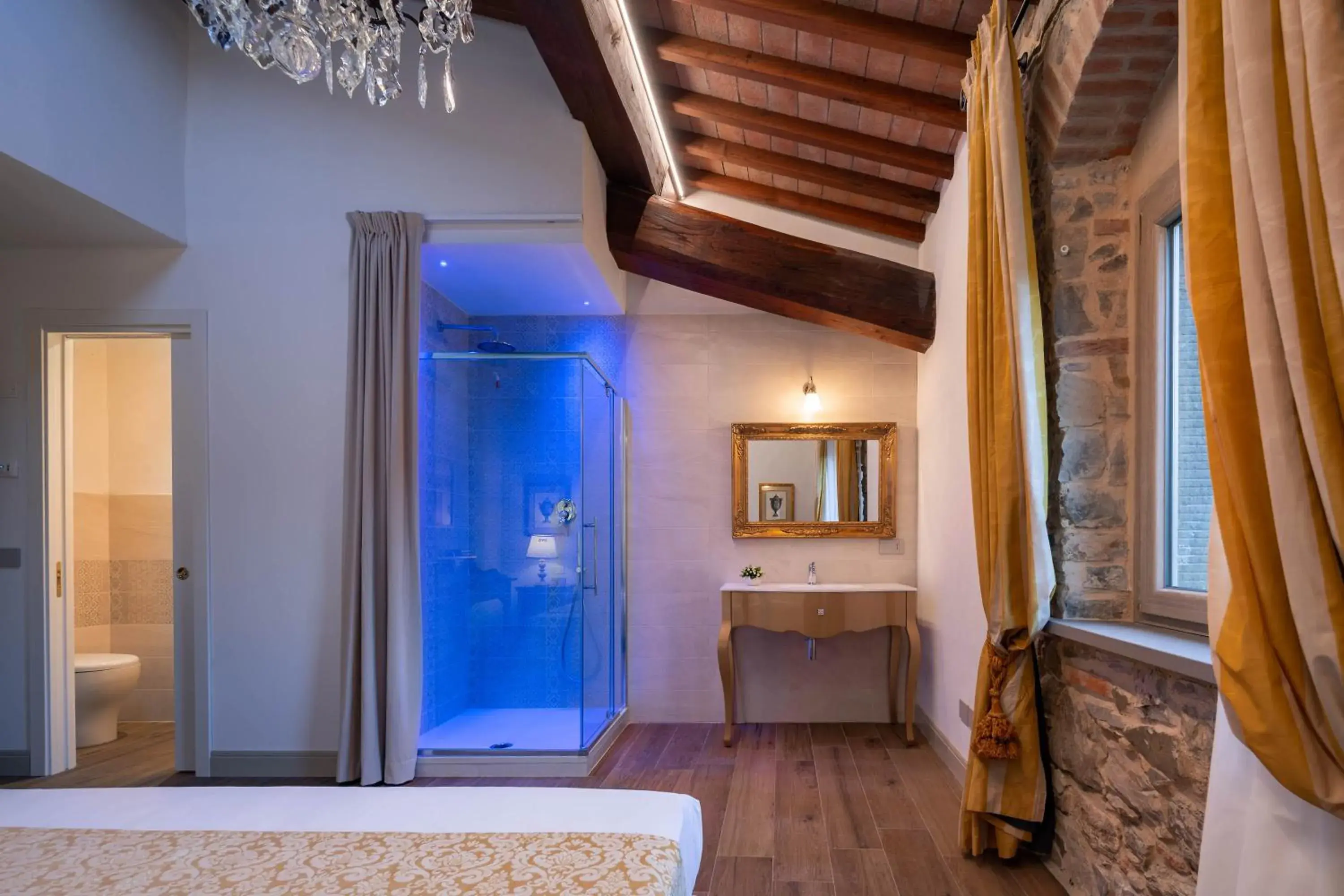 Bathroom, Bed in Agri Resort & SPA Le Colline del Paradiso Bathroom, Bed in Agri Resort & SPA Le Colline del Paradiso