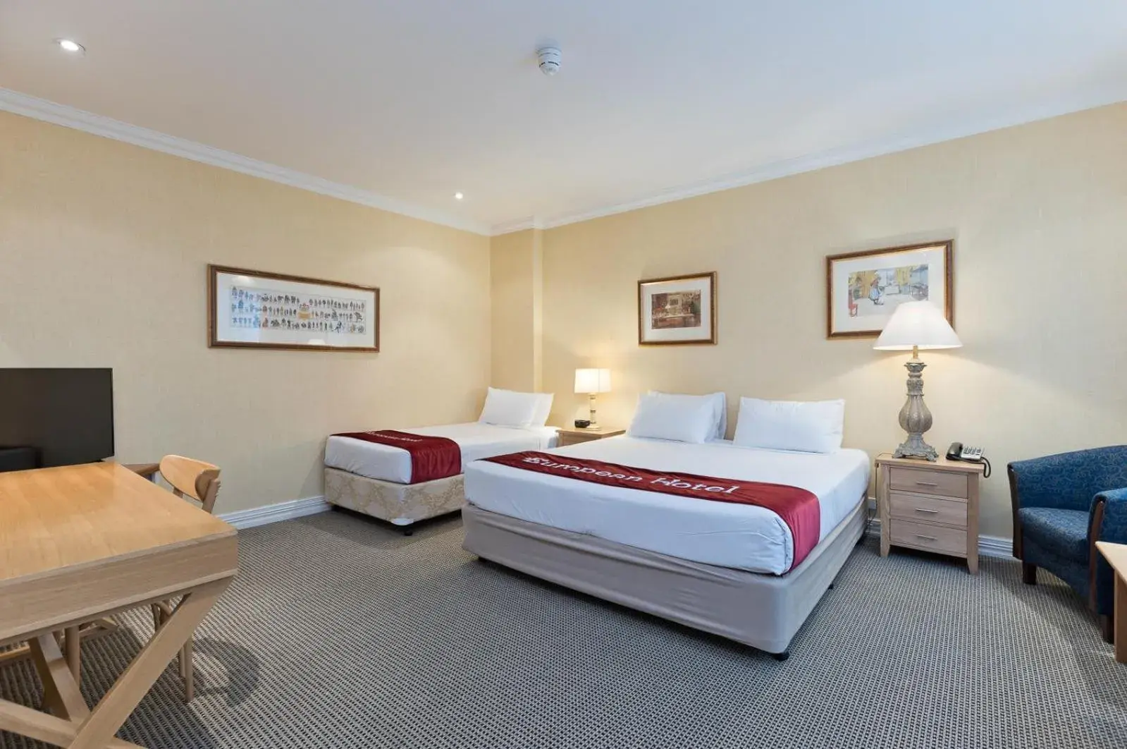 Superior Triple Room in European Hotel Superior Triple Room in European Hotel