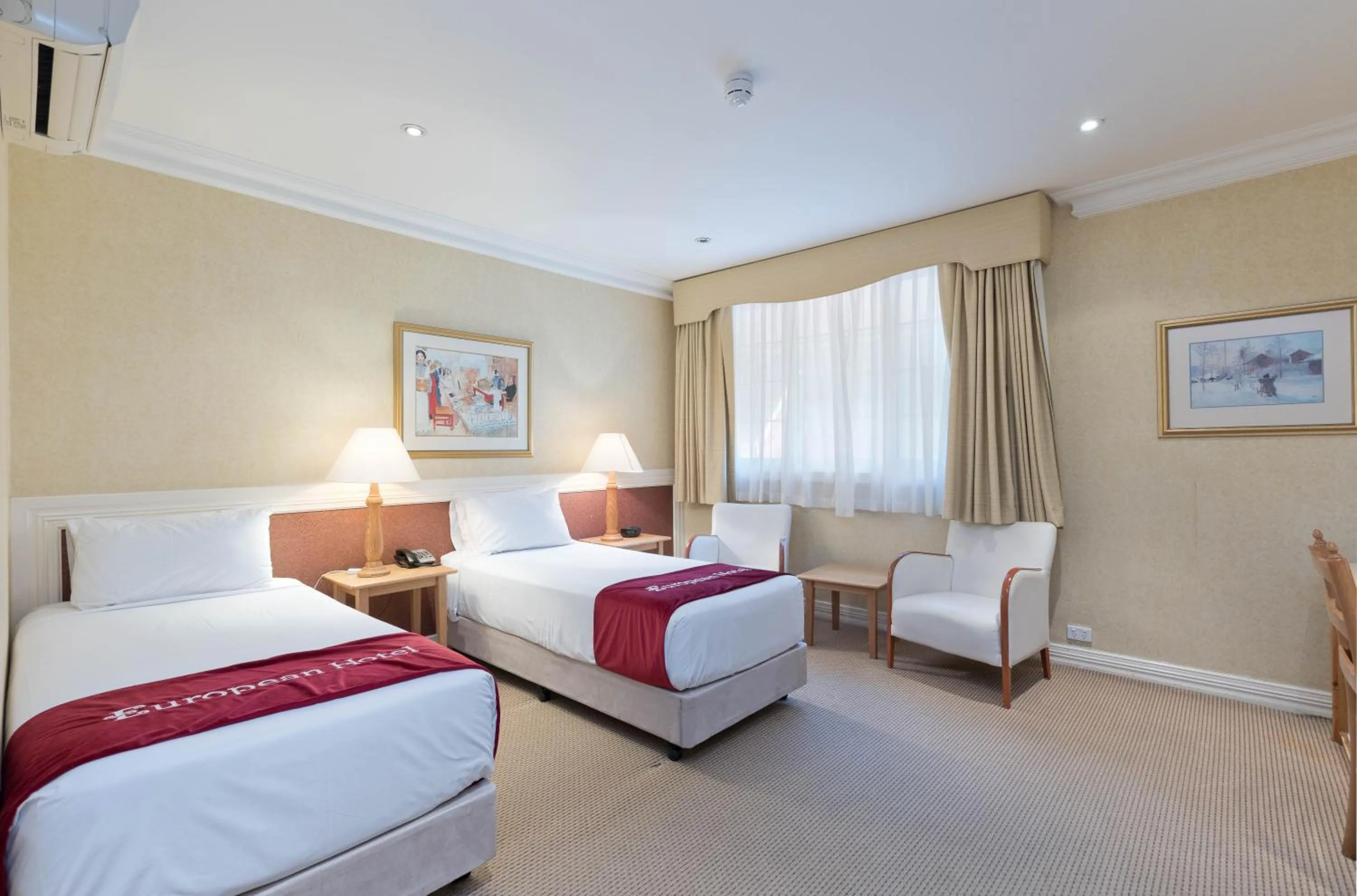 Bedroom, Bed in European Hotel