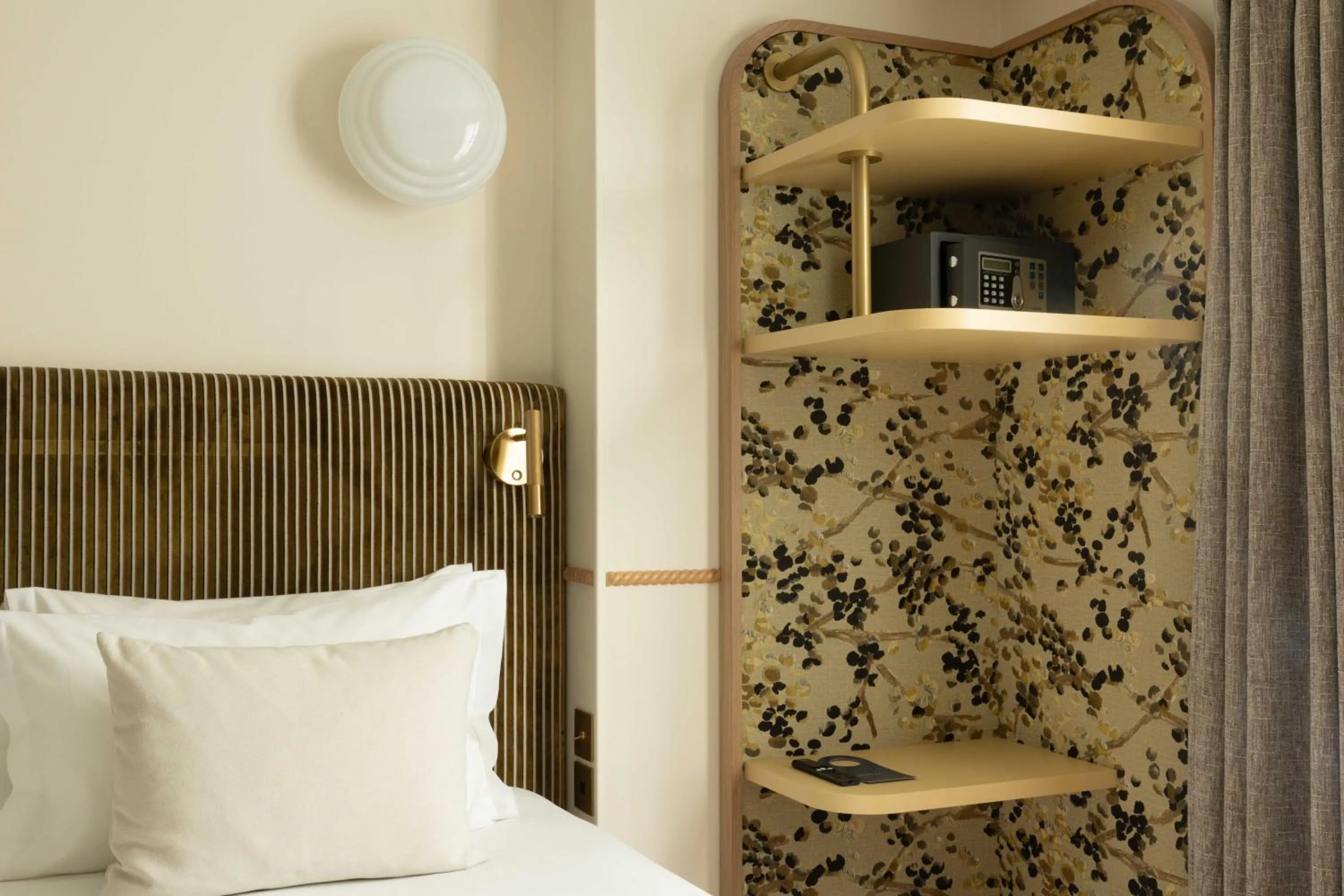Decorative detail, Bed in Hotel d'Espagne