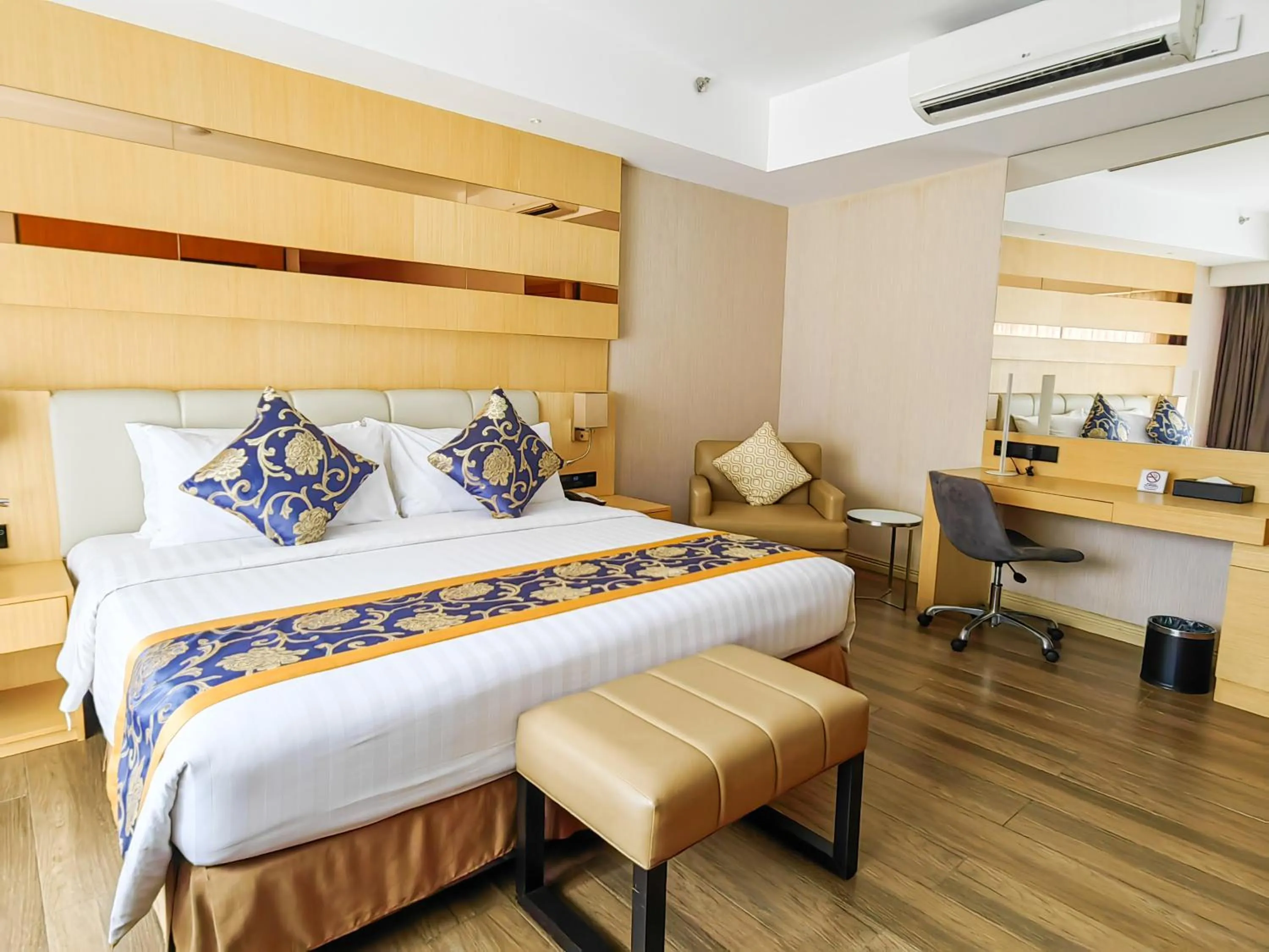 Bedroom, Bed in Best Western Plus Metro Clark