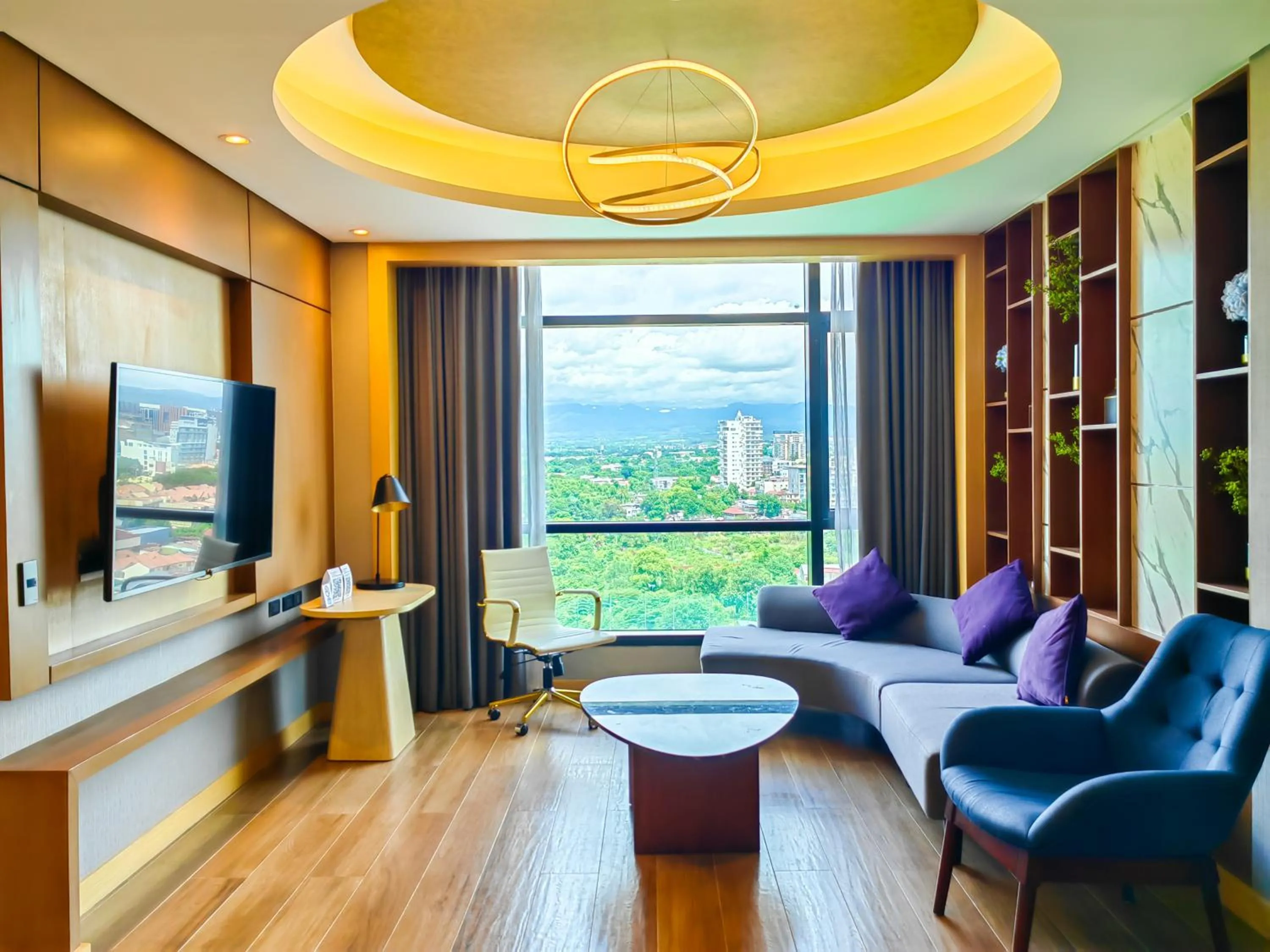 Living room in Best Western Plus Metro Clark