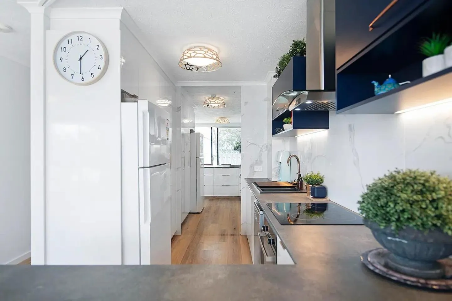 Kitchen or kitchenette in Olympus Beachfront Apartments