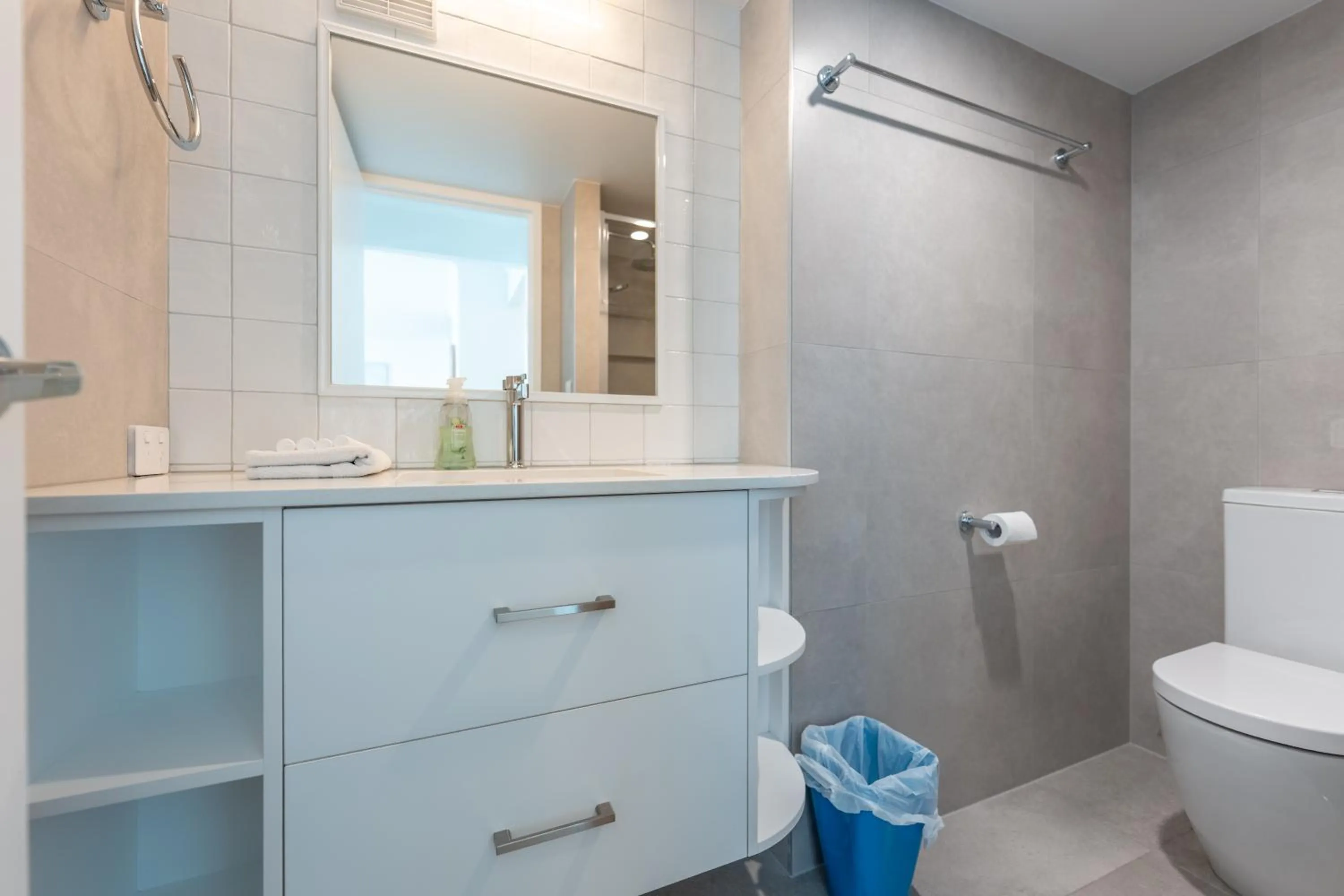 Bathroom in Olympus Beachfront Apartments