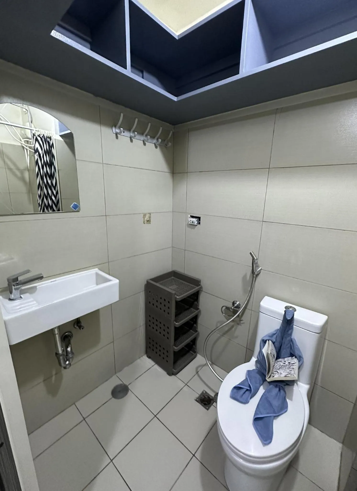 Toilet in Green Residences Stays by PBYY