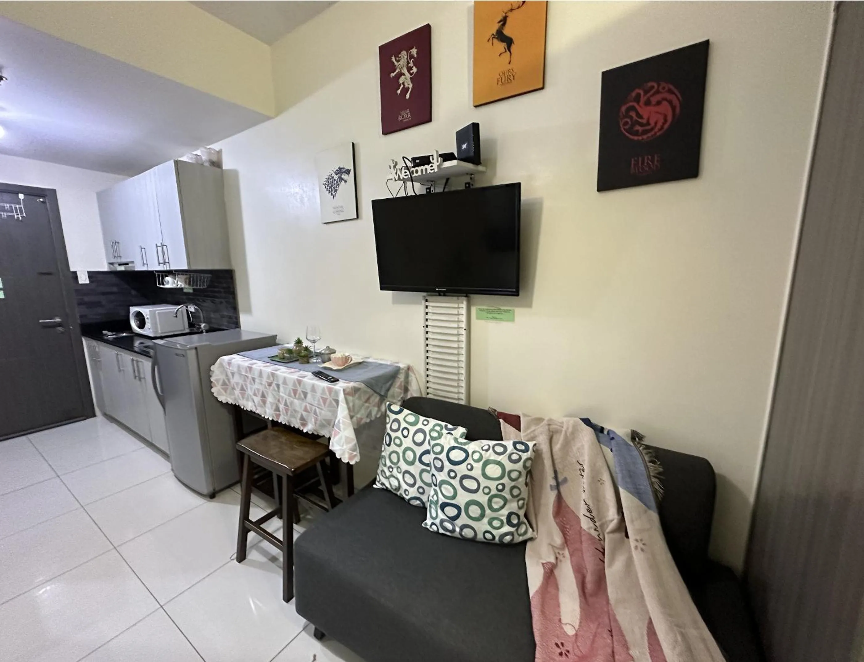 TV and multimedia in Green Residences Stays by PBYY