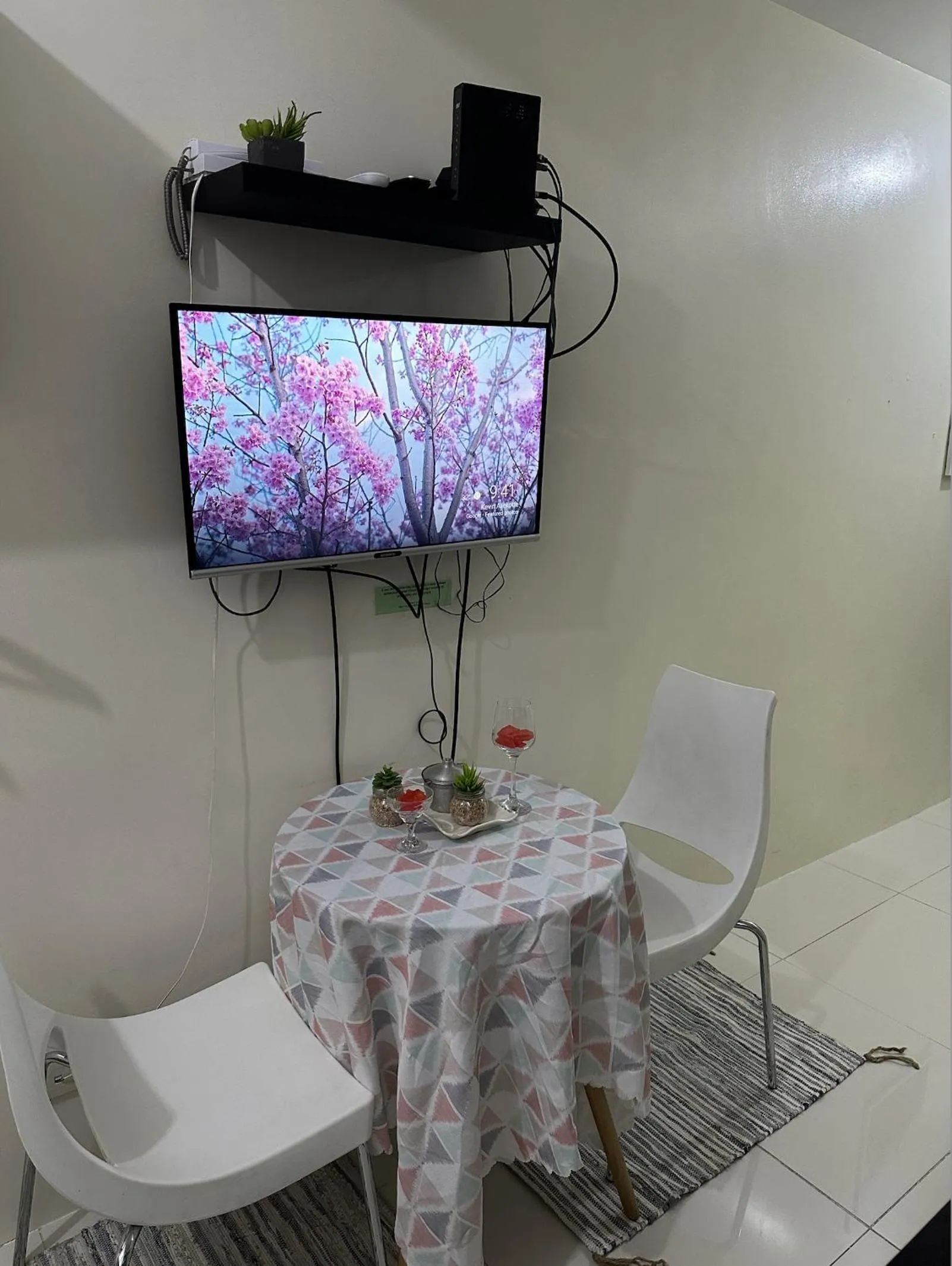 TV and multimedia in Green Residences Stays by PBYY