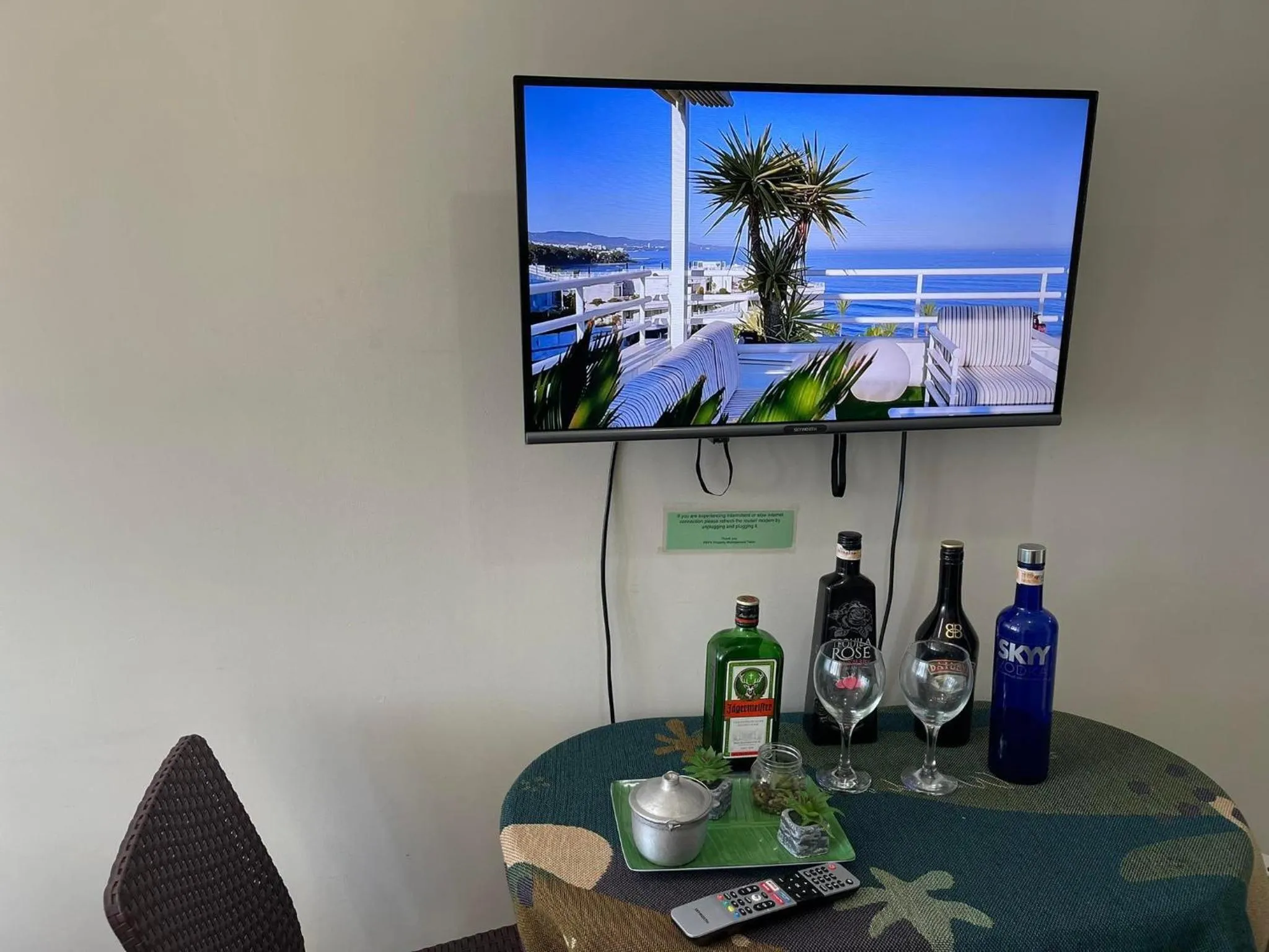 TV and multimedia in Green Residences Stays by PBYY