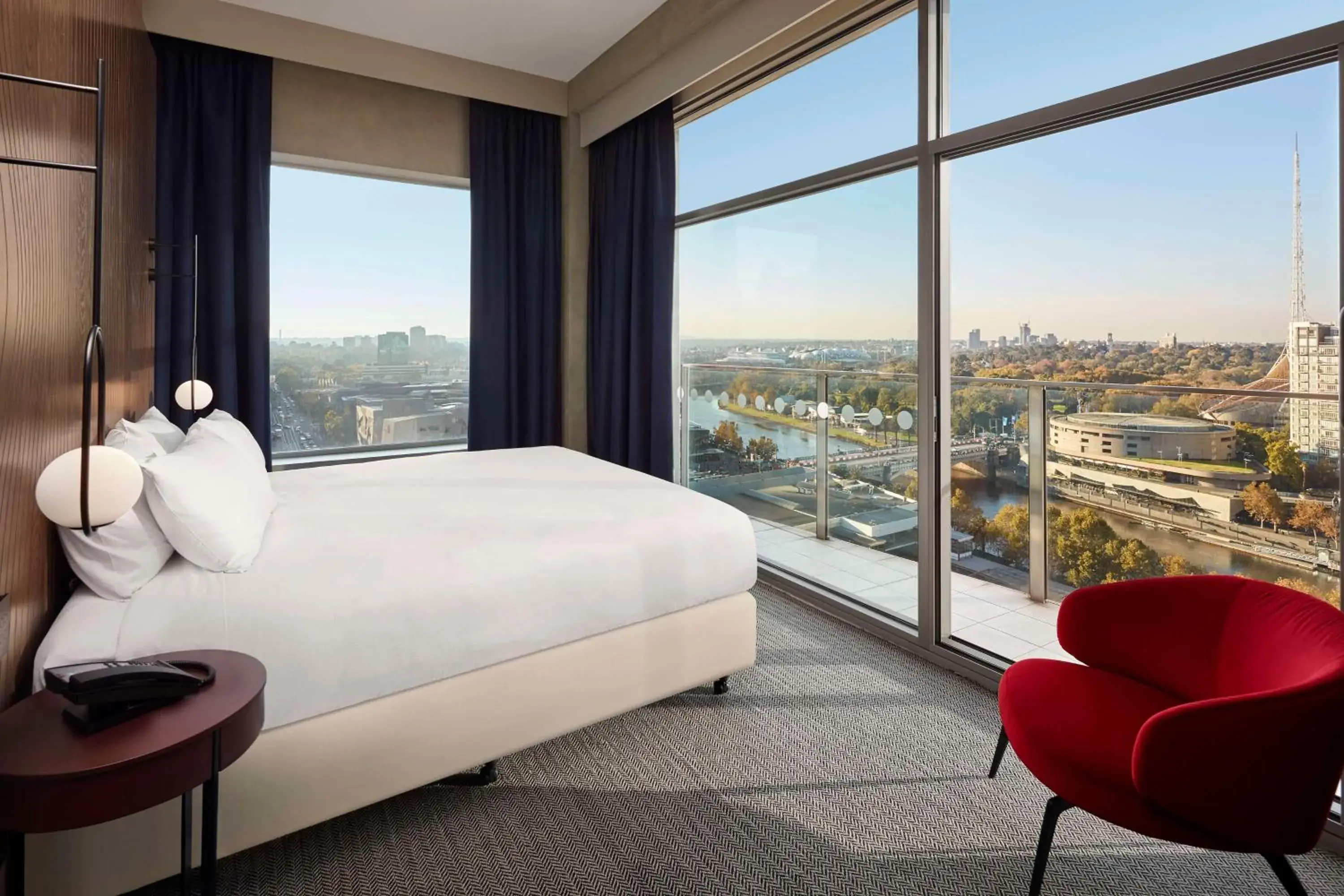 View (from property/room), Bed in DoubleTree by Hilton Melbourne View (from property/room), Bed in DoubleTree by Hilton Melbourne