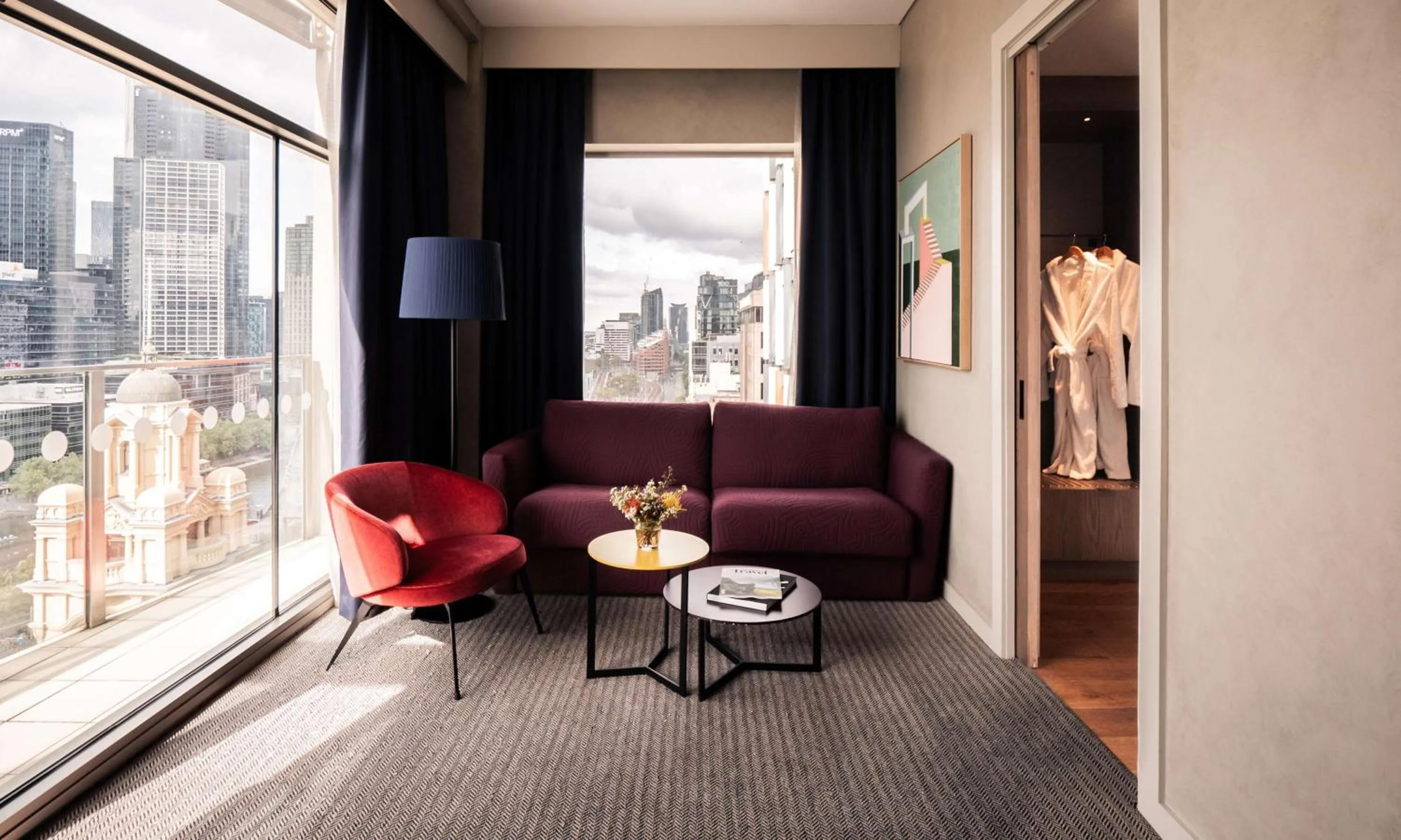 Living room in DoubleTree by Hilton Melbourne