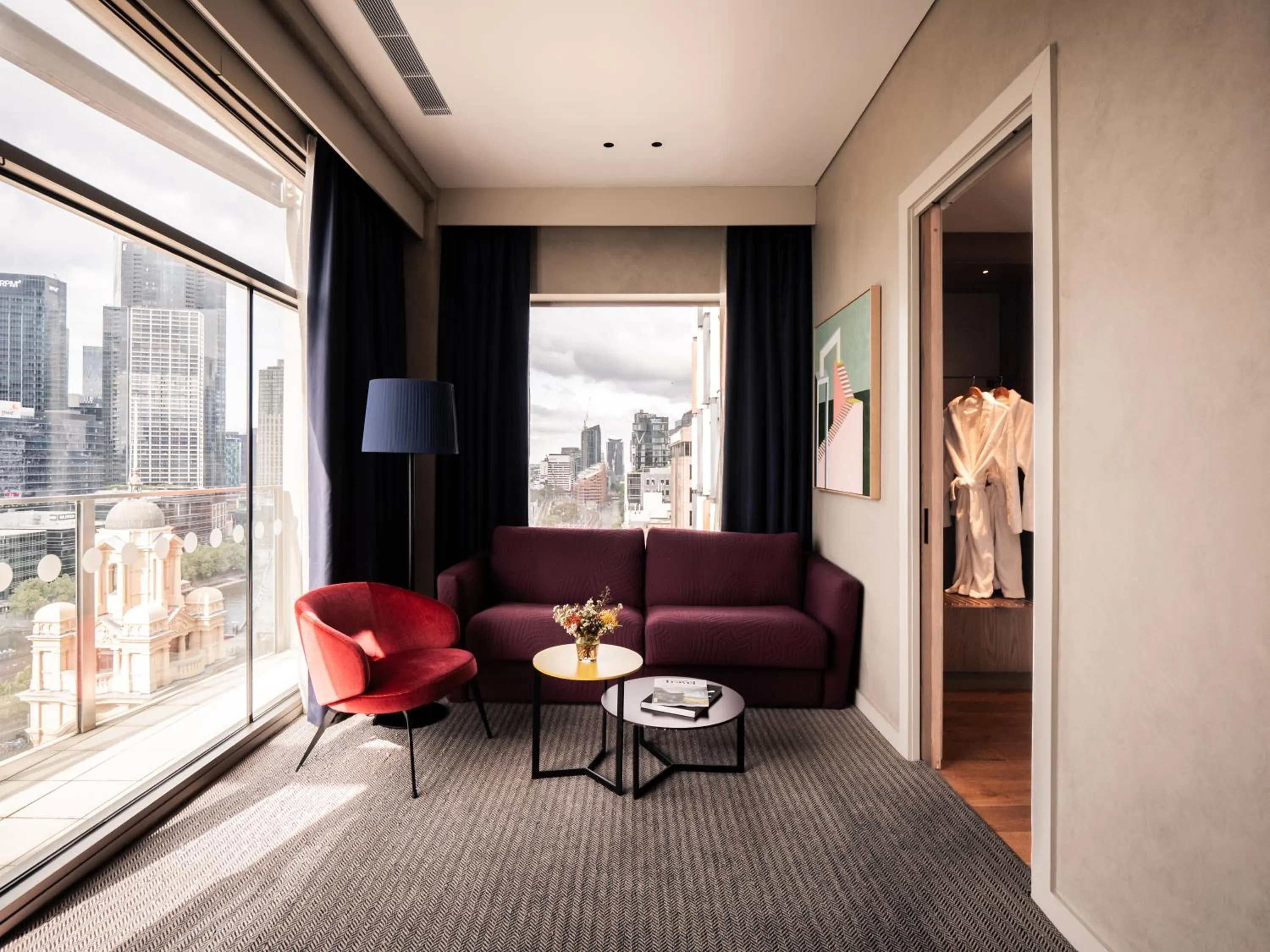 Living room in DoubleTree by Hilton Melbourne
