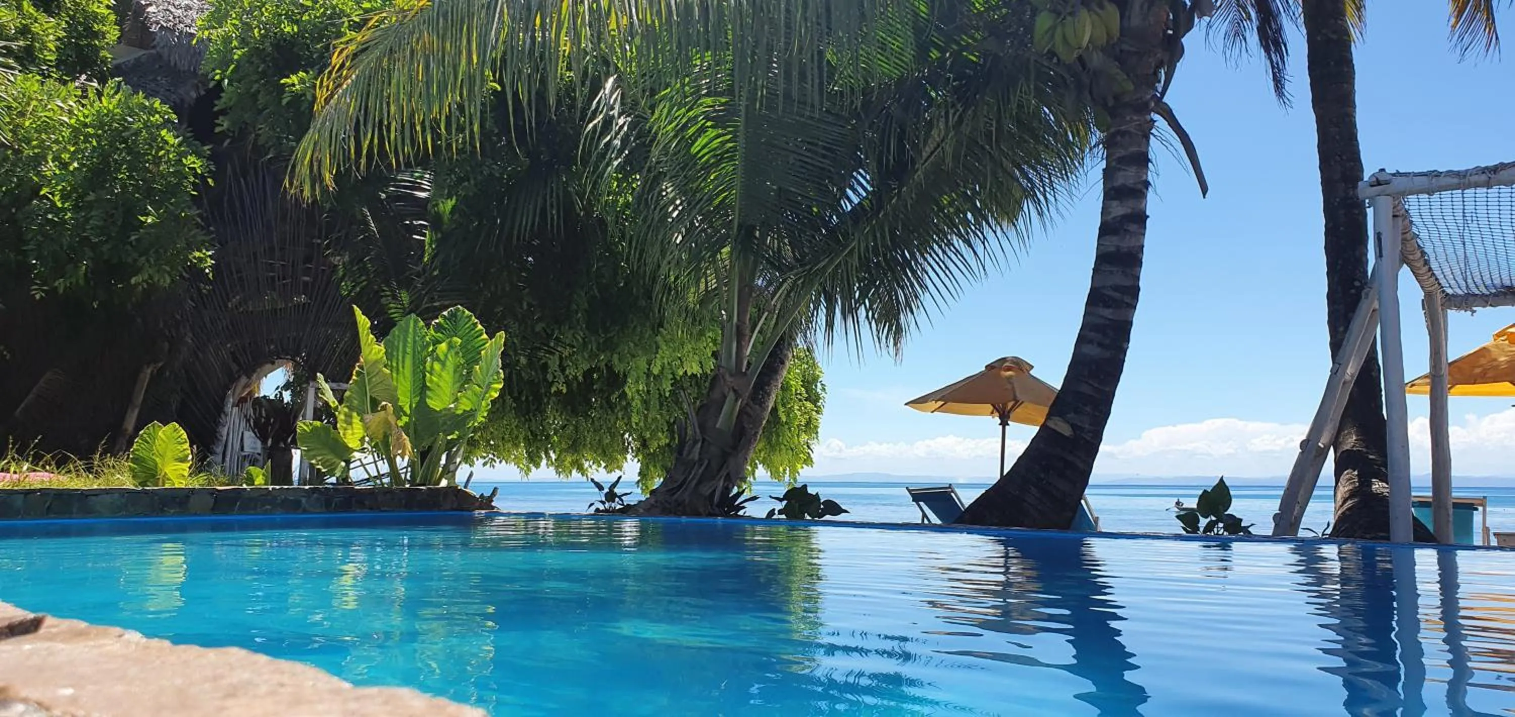 Swimming pool in Hotel ECOLODGE LE RAVORAHA