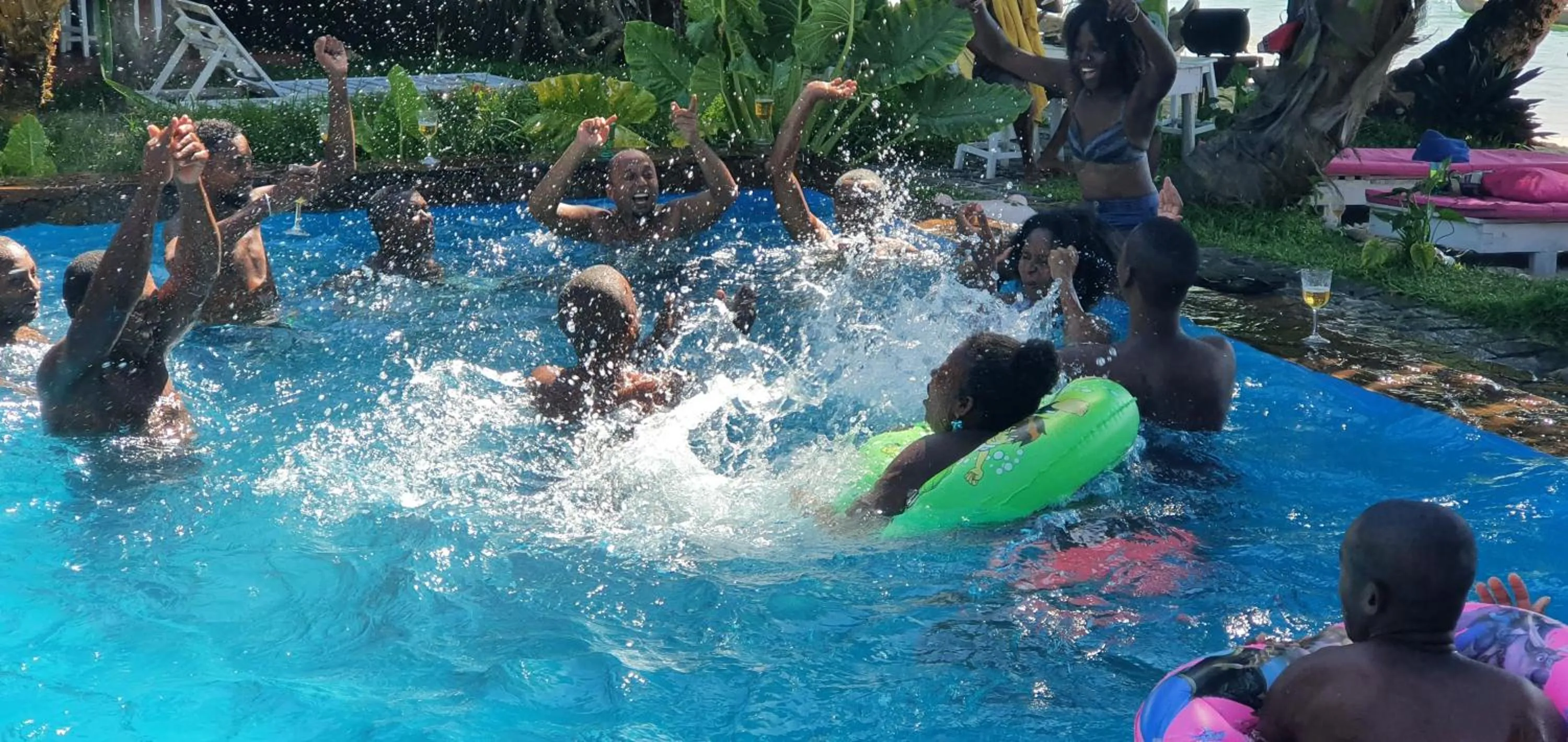 People in Hotel ECOLODGE LE RAVORAHA