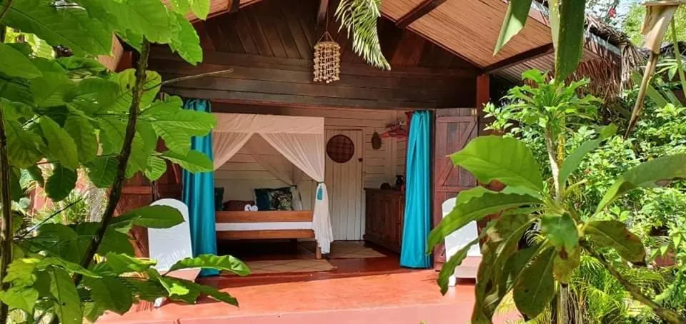 Photo of the whole room in Hotel ECOLODGE LE RAVORAHA