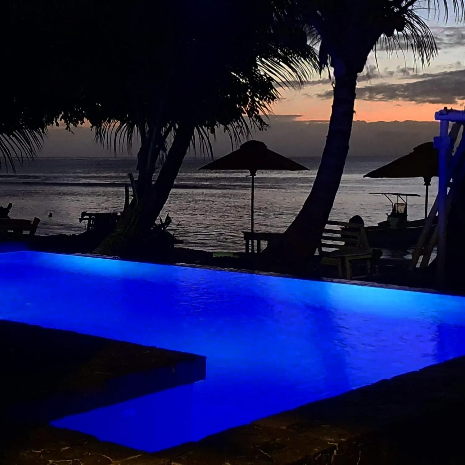 Swimming pool in Hotel ECOLODGE LE RAVORAHA