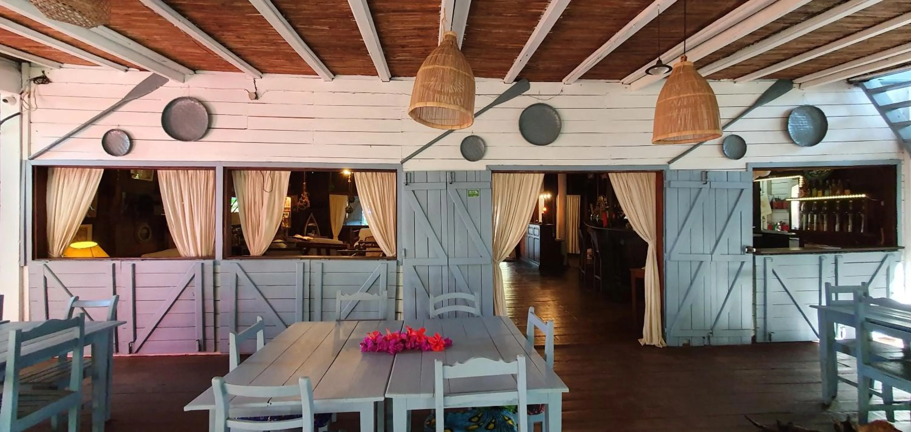 Patio in Hotel ECOLODGE LE RAVORAHA