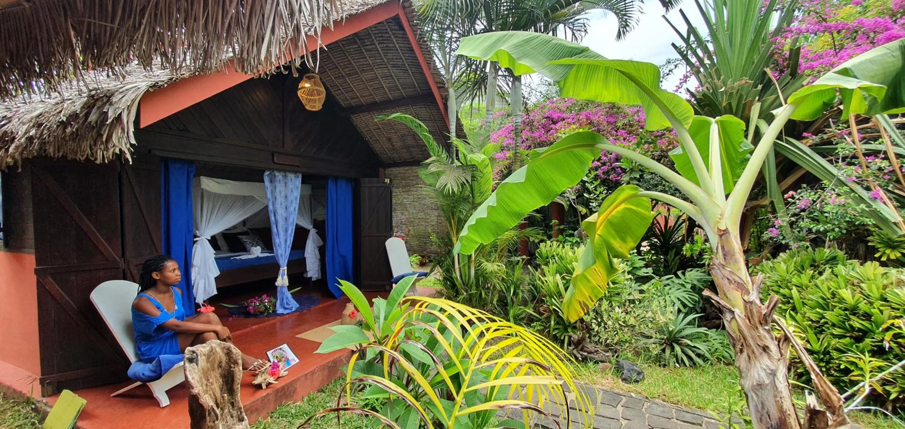 Patio in Hotel ECOLODGE LE RAVORAHA
